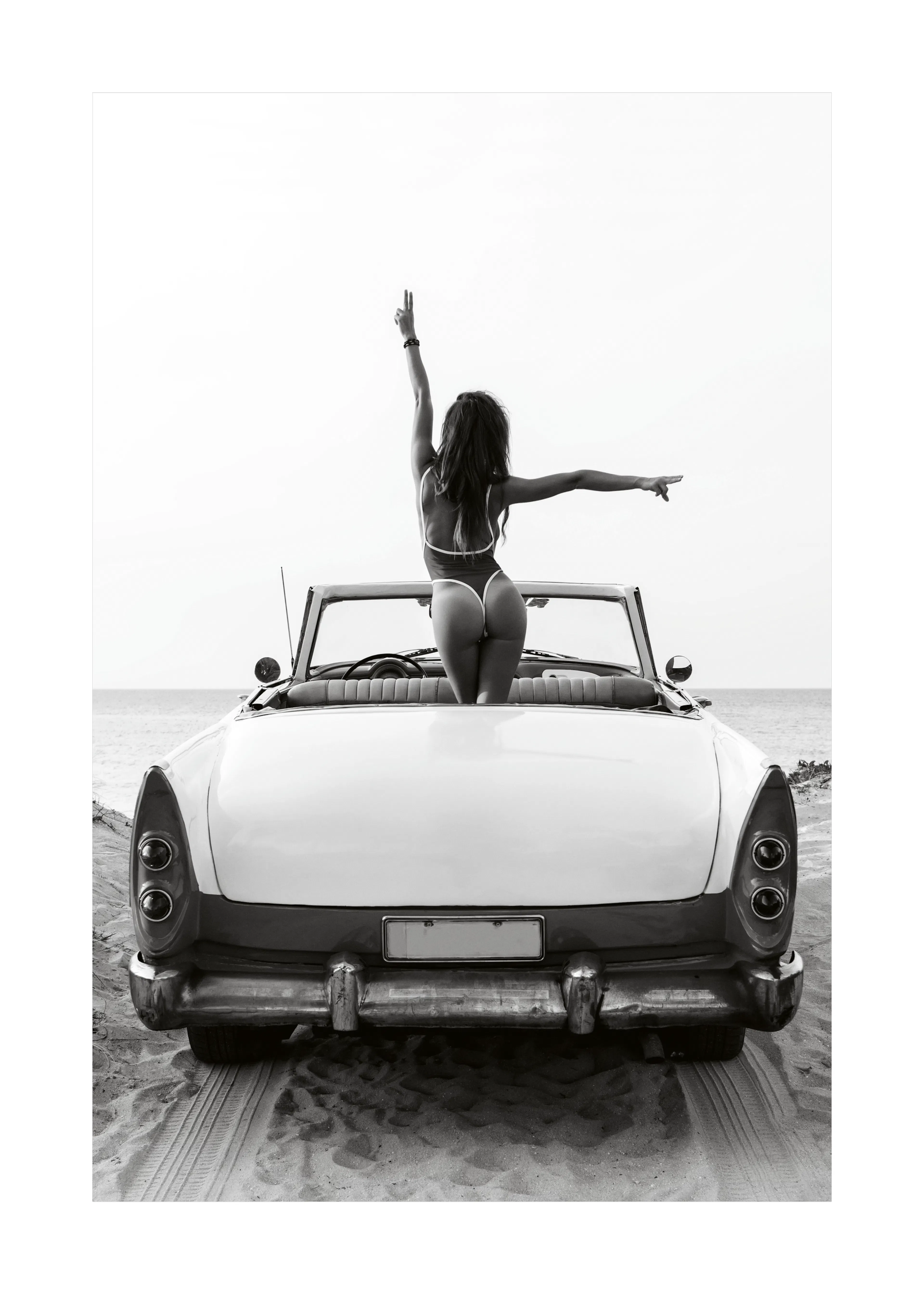 카브리올레 속 여성 포스터 0