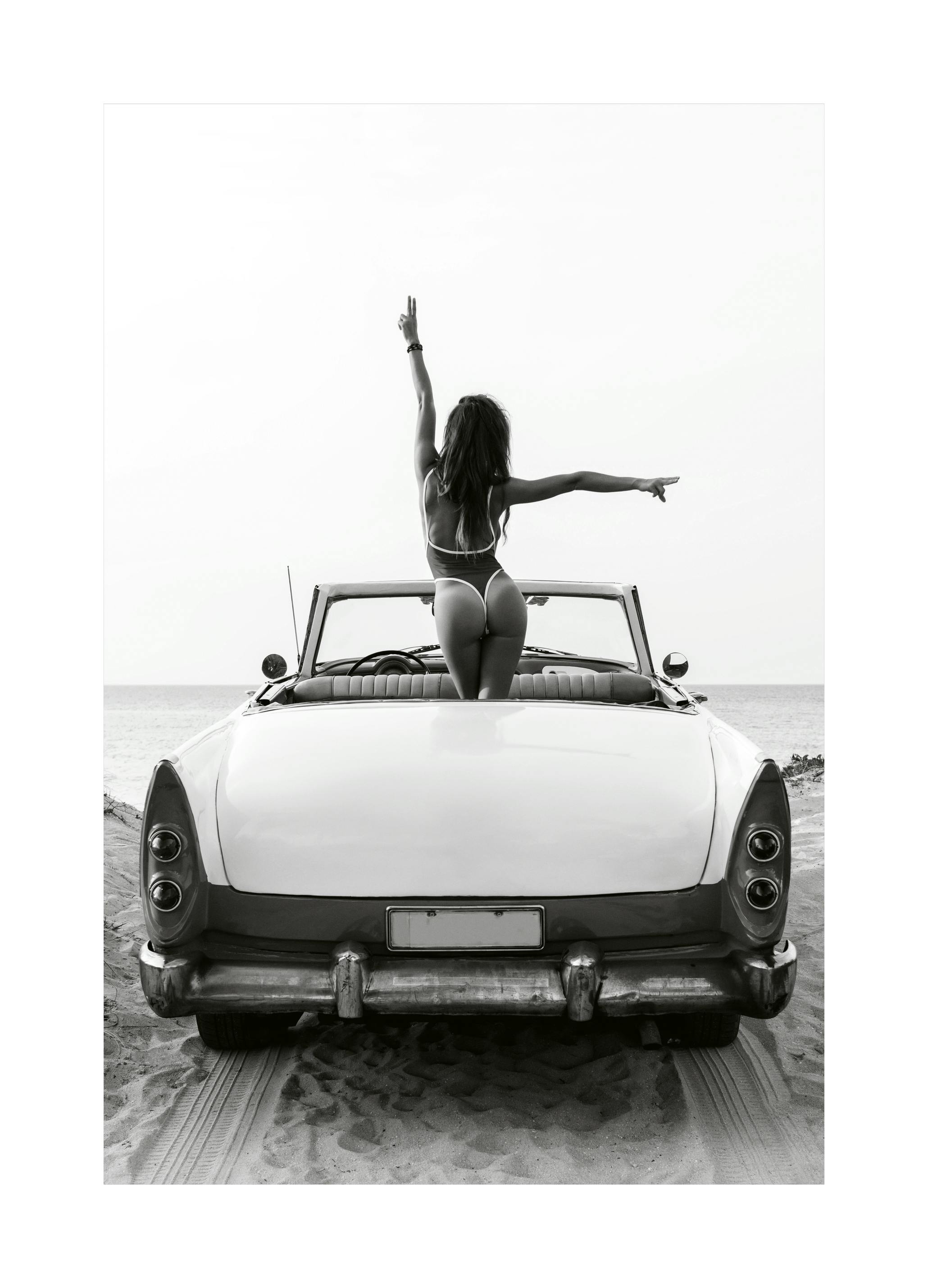 Donna in Cabriolet Poster (40x50 cm) - Poster Store