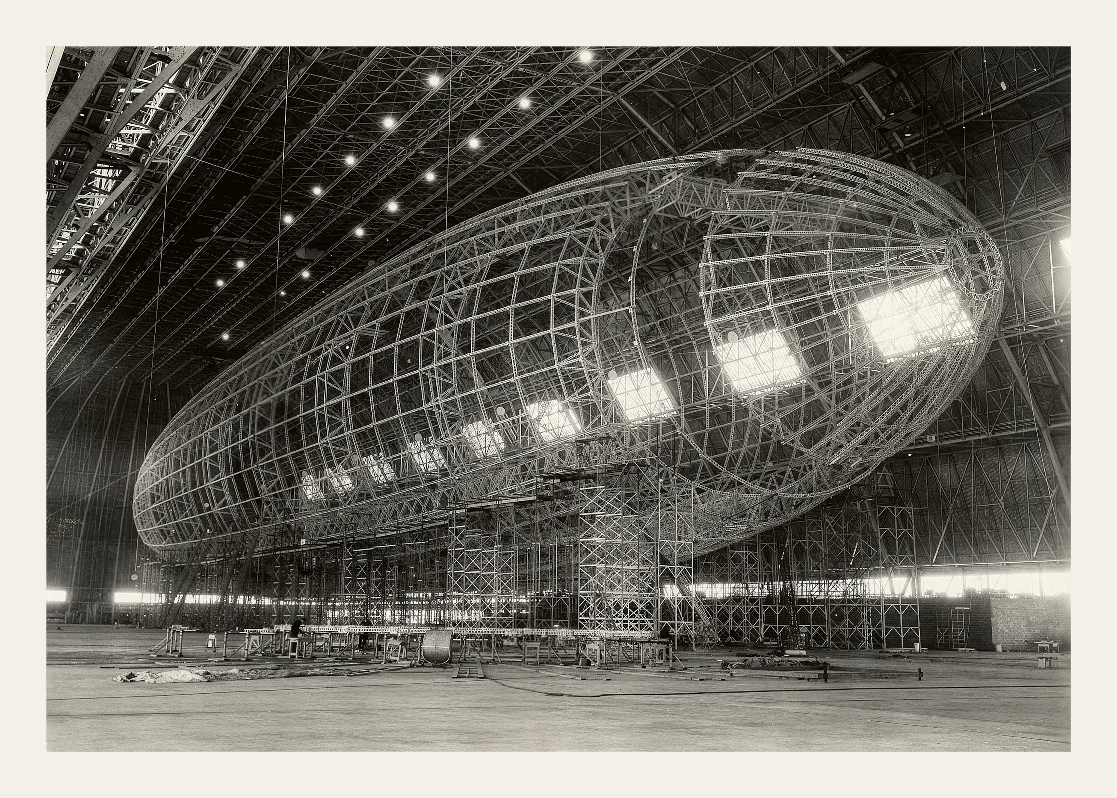 비행선 구조 포스터 0