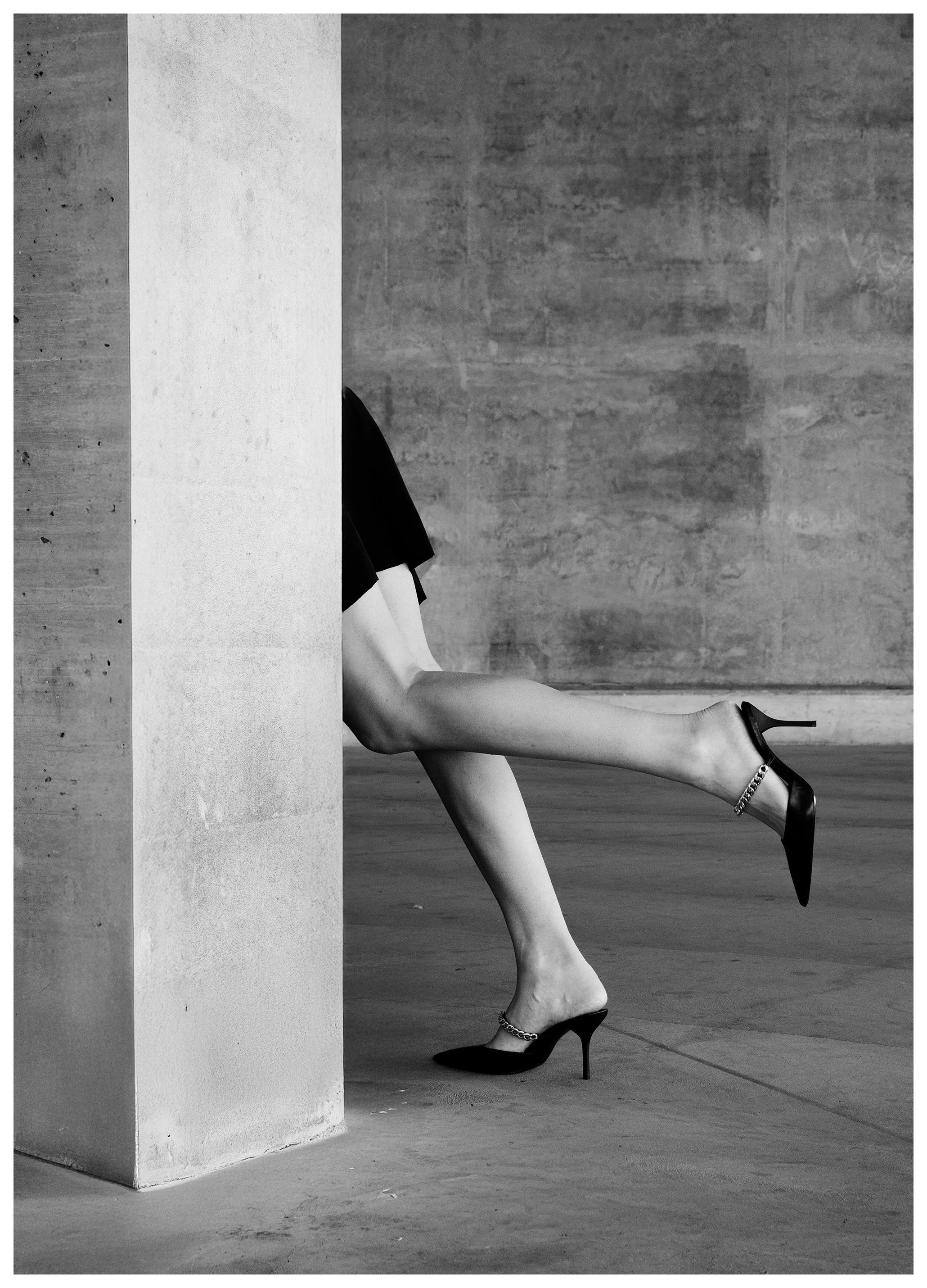 Elegant Legs Poster (40x50 cm) - Poster Store