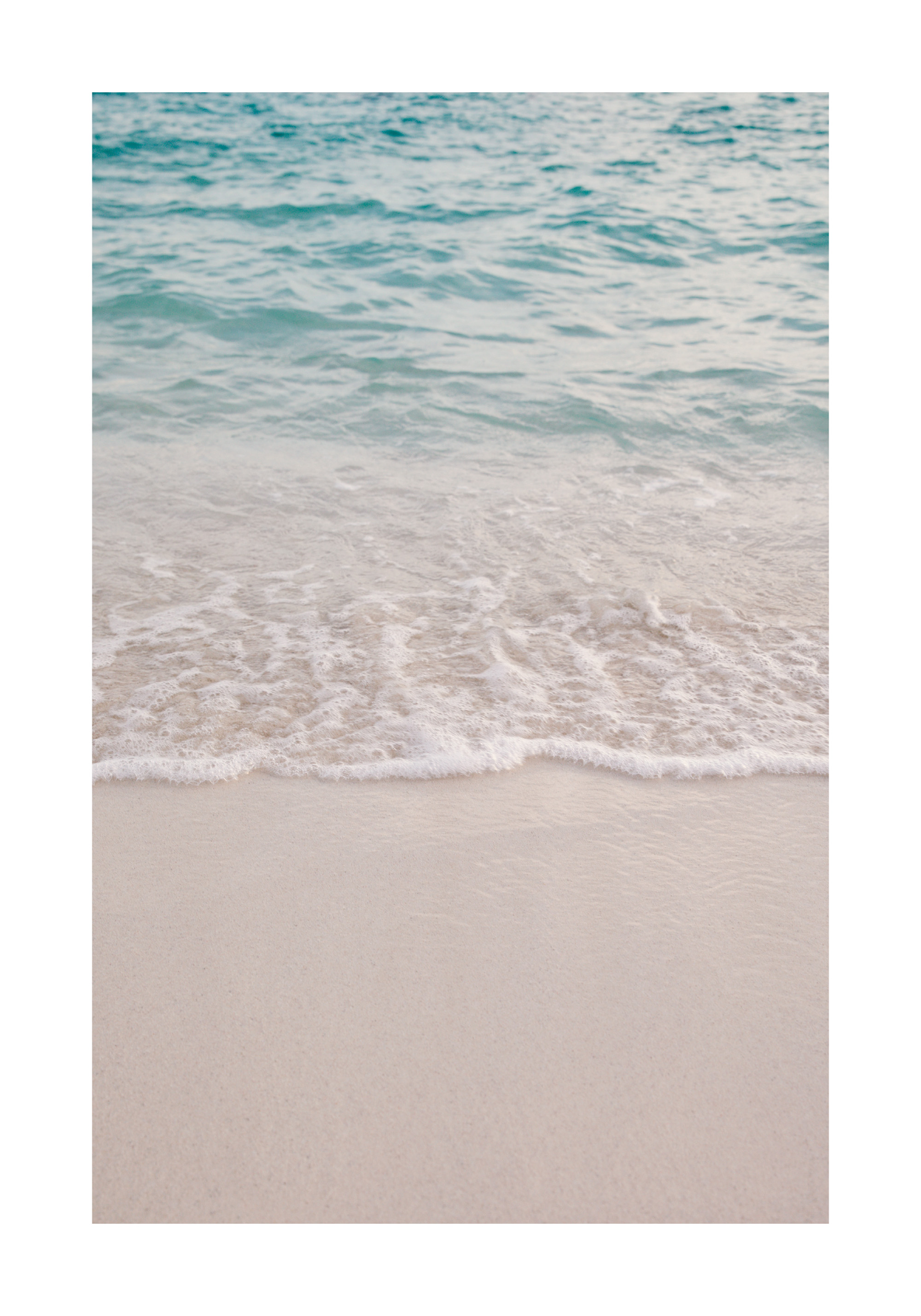 Ocean Waves Poster 美しいビーチの波打ち際と白い砂浜アート | Poster