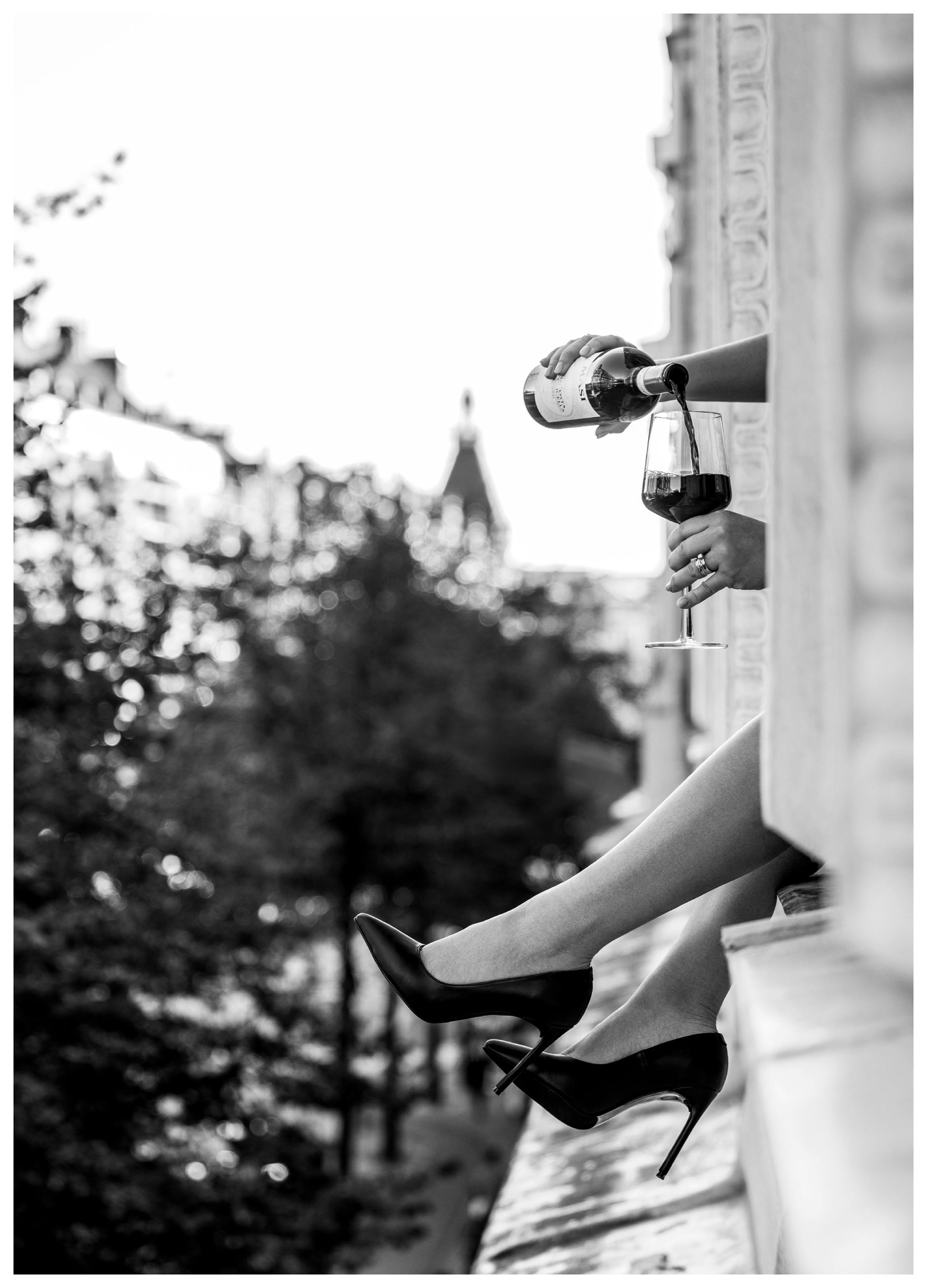 Paris Window Wine Poster (70x100 cm) - Poster Store