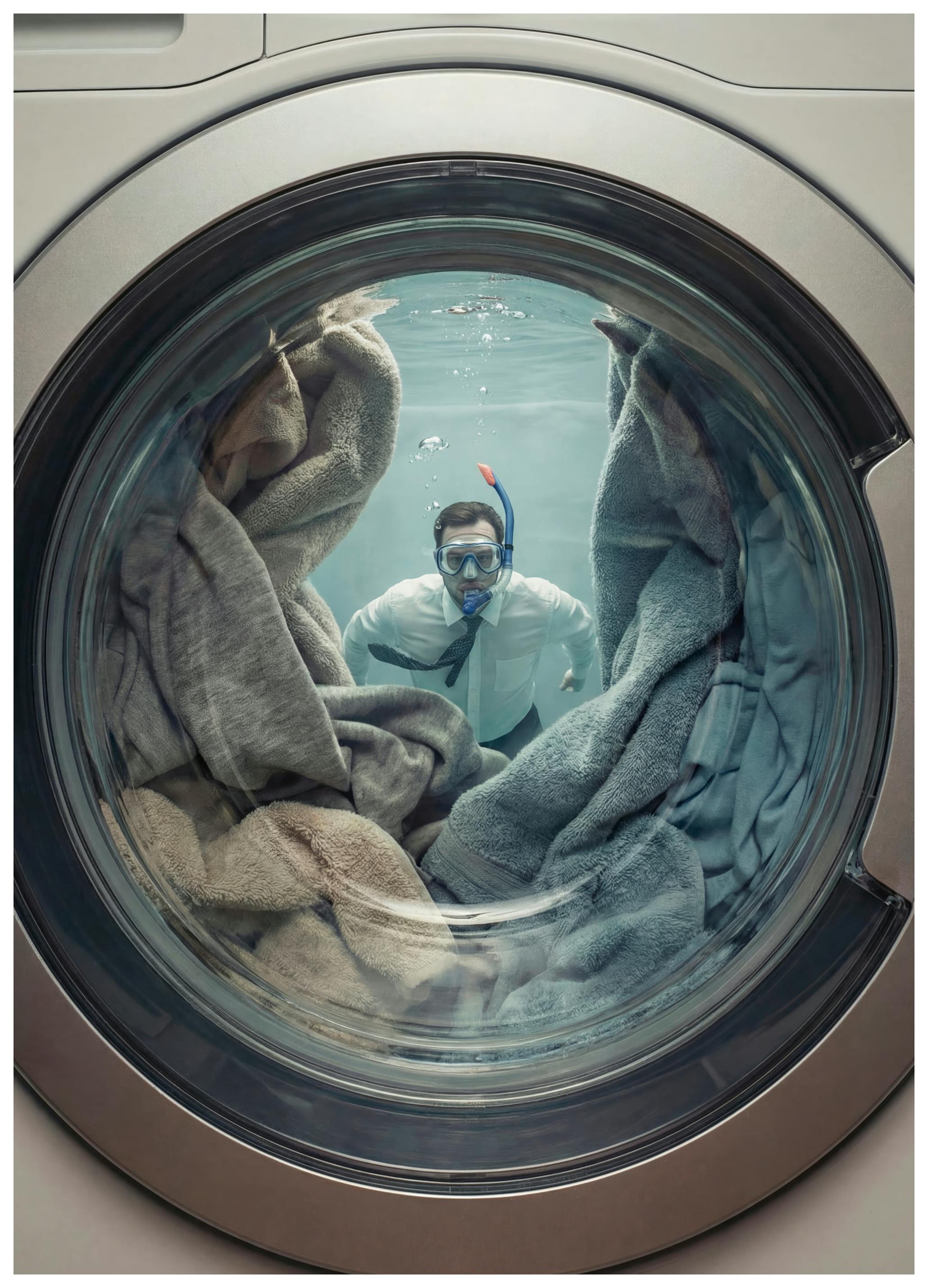 Andreas Magnusson - Surrealer Waschtag Poster (50x50 cm) - Poster Store