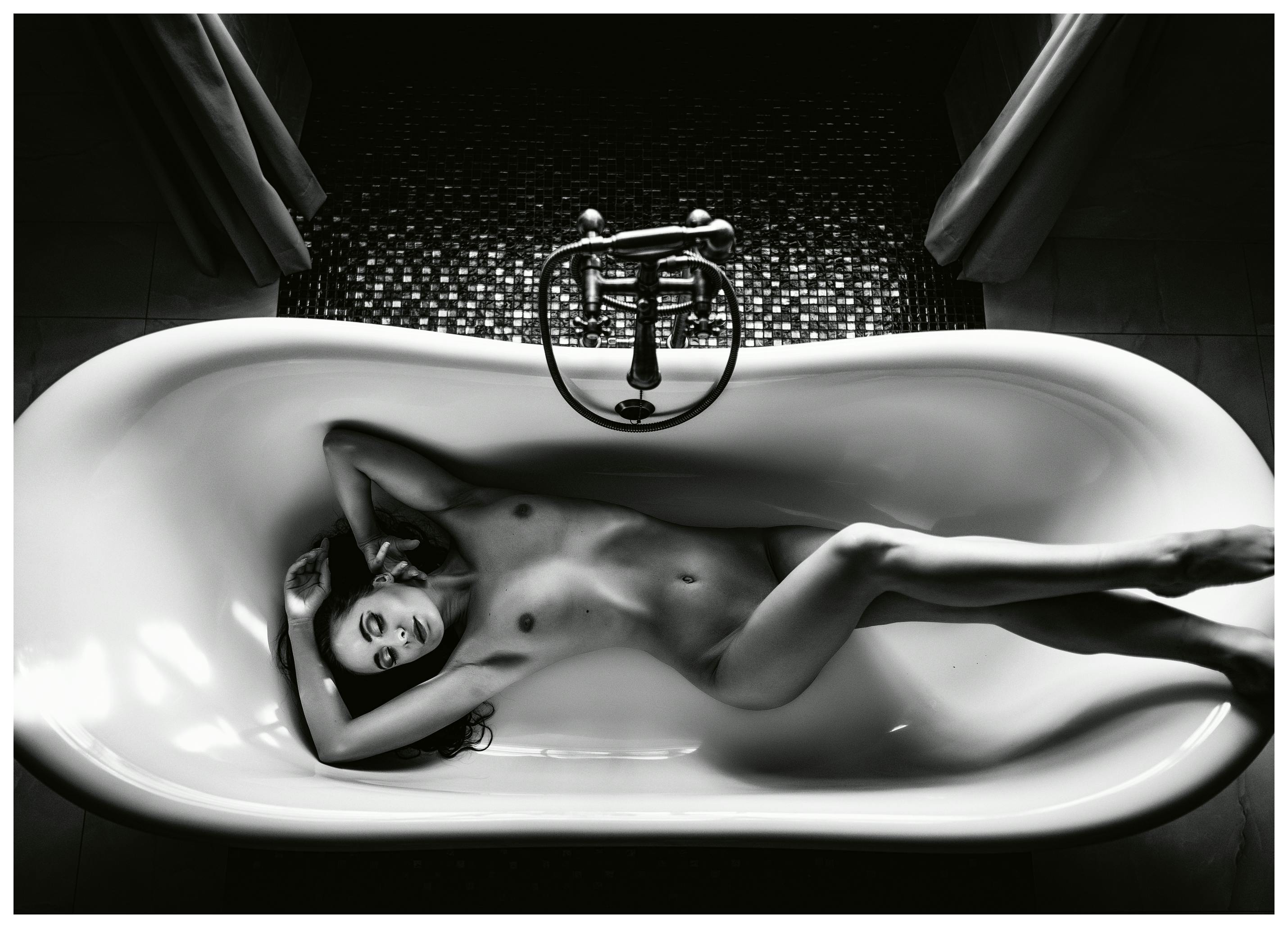 Patrik Valasek - Elegant Bath Serenity Poster (30x40 cm) - Poster Store