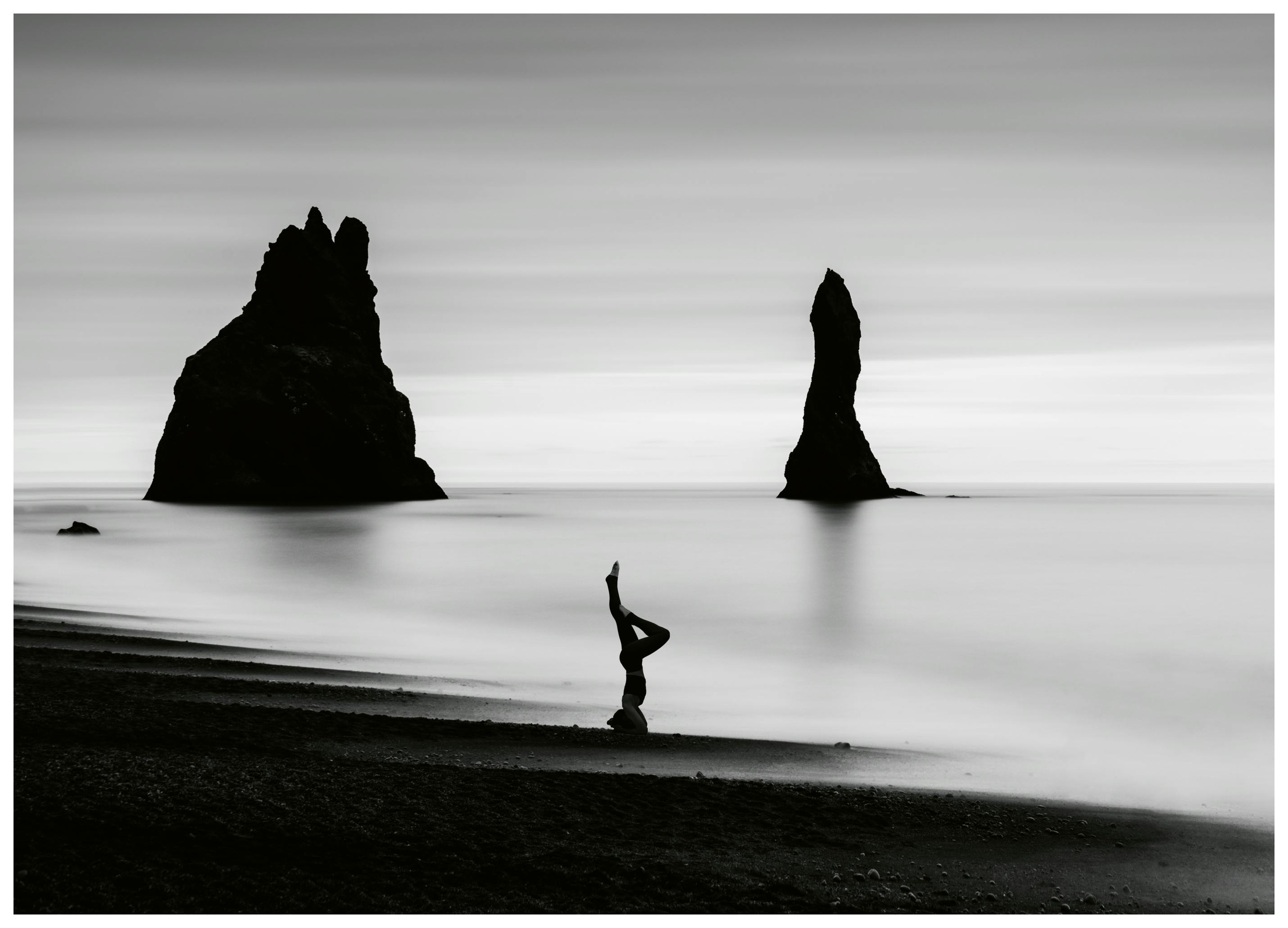 George Digalakis - Serene Beach Balance Poster (70x100 cm) - Poster Store