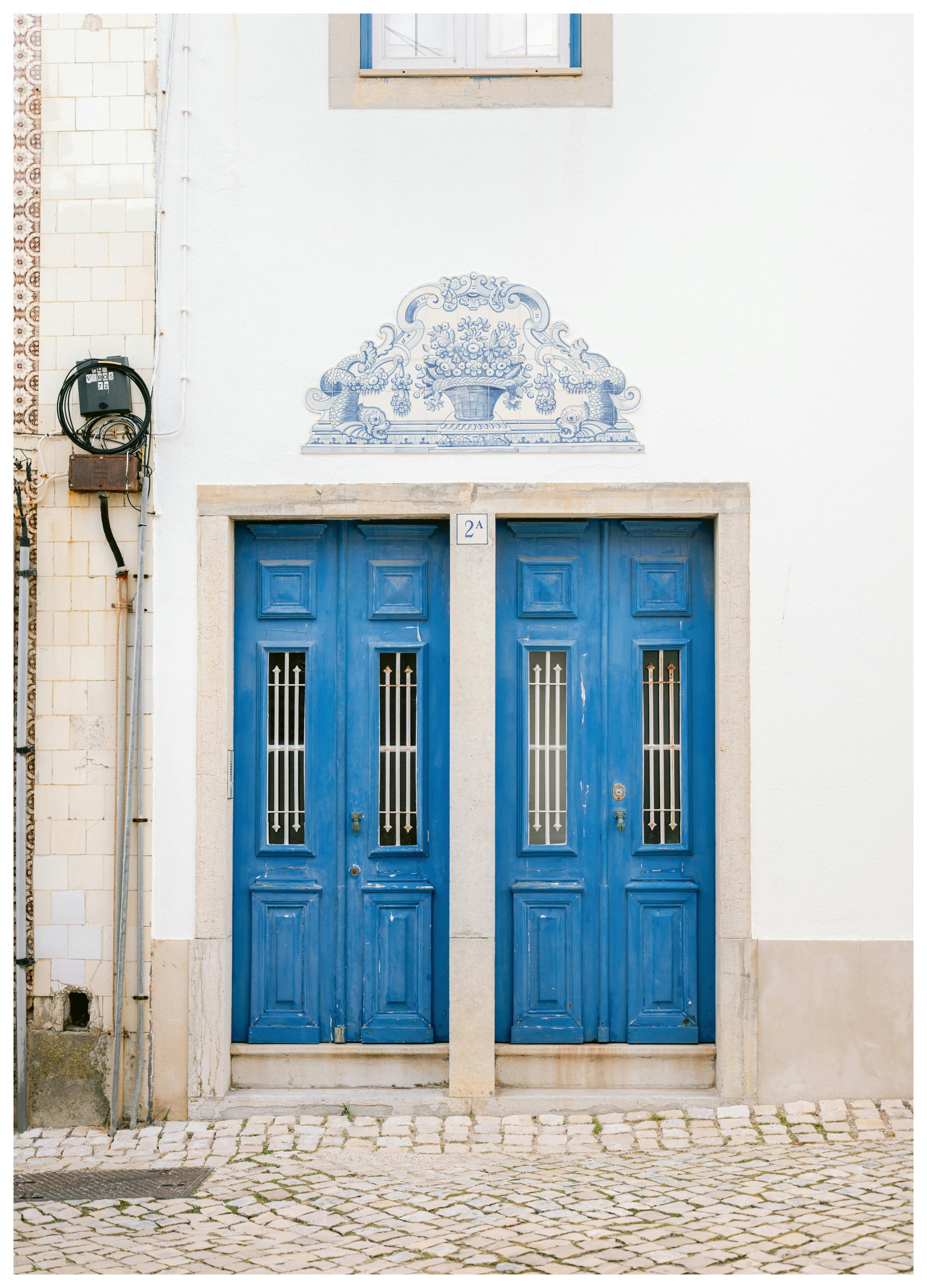 Raisa Zwart - Portes Bleues d'Ericeira Poster - Poster Store