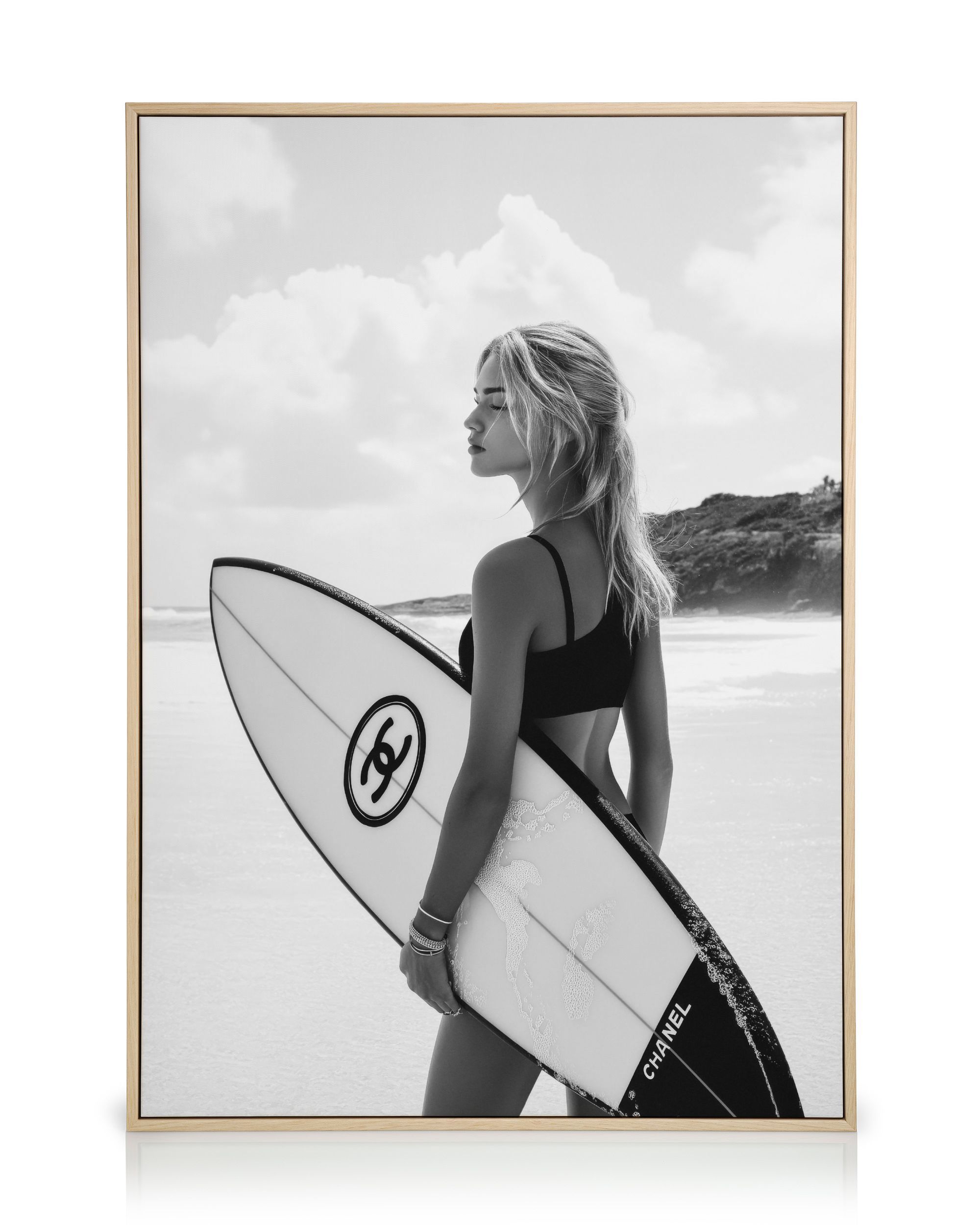 Oliver Gal シャネル　Surfer Girl キャンバスアート Chanel Surfer Girl Canvas Print | Poster Store US