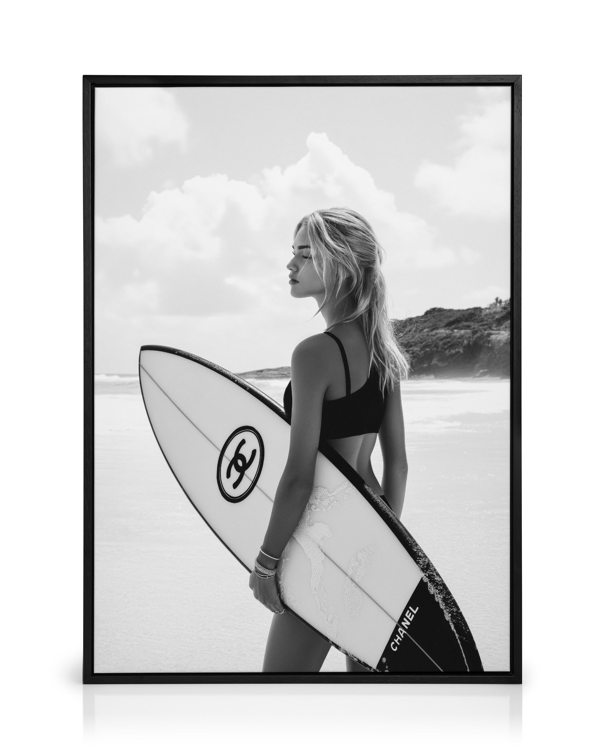 Oliver Gal シャネル　Surfer Girl キャンバスアート Chanel Surfer Girl Canvas Print | Poster Store US