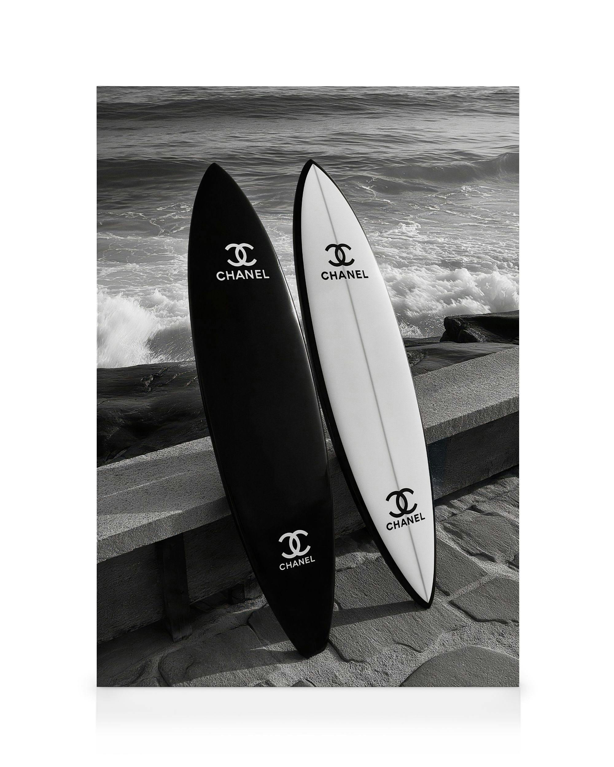 Chanel Surfbretter Leinwandbild (30x40 cm - Holzrahmen schwarz) - Poster Store