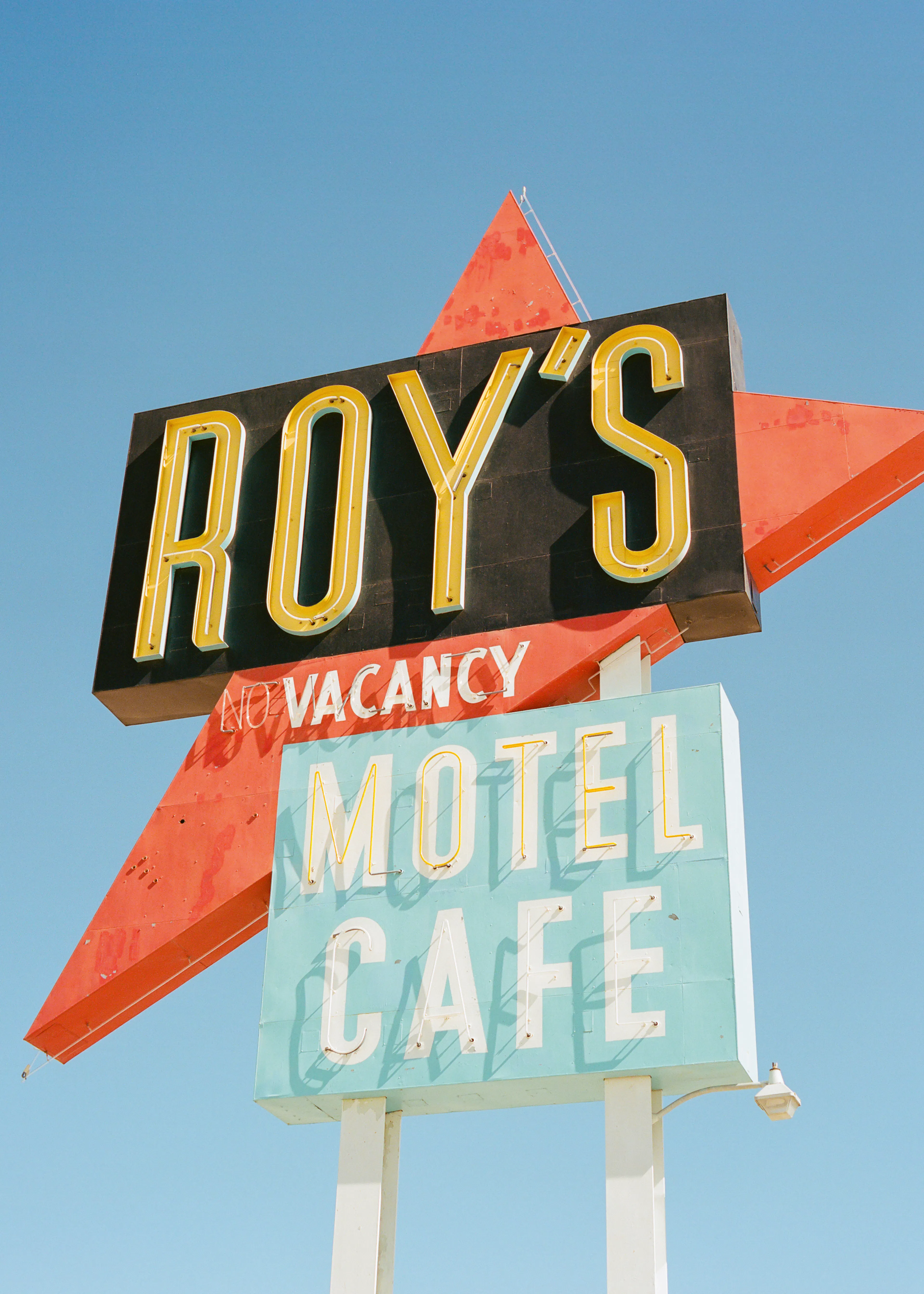 Bethany Young - Route 66 Roy's Sign ポスター 0