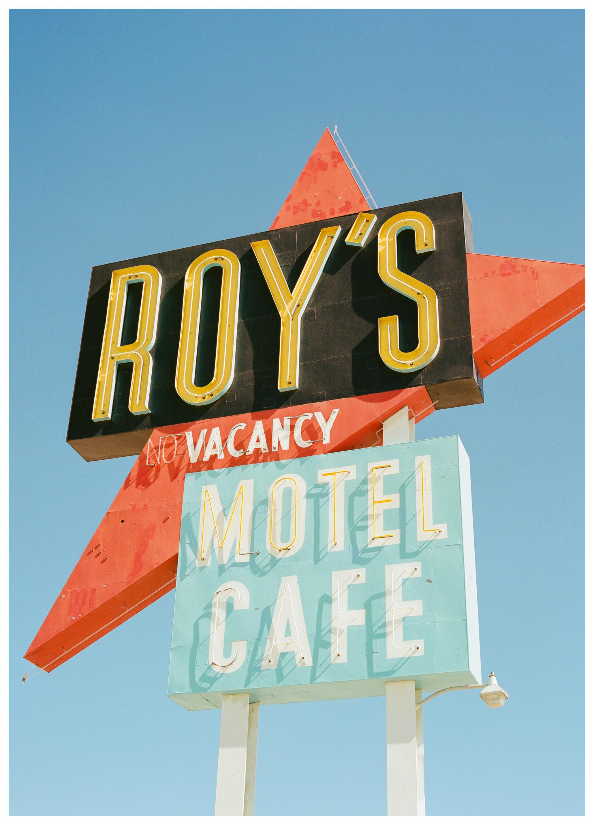 Bethany Young - Route 66 Roy's Sign Poster (100x150 cm) - Poster Store