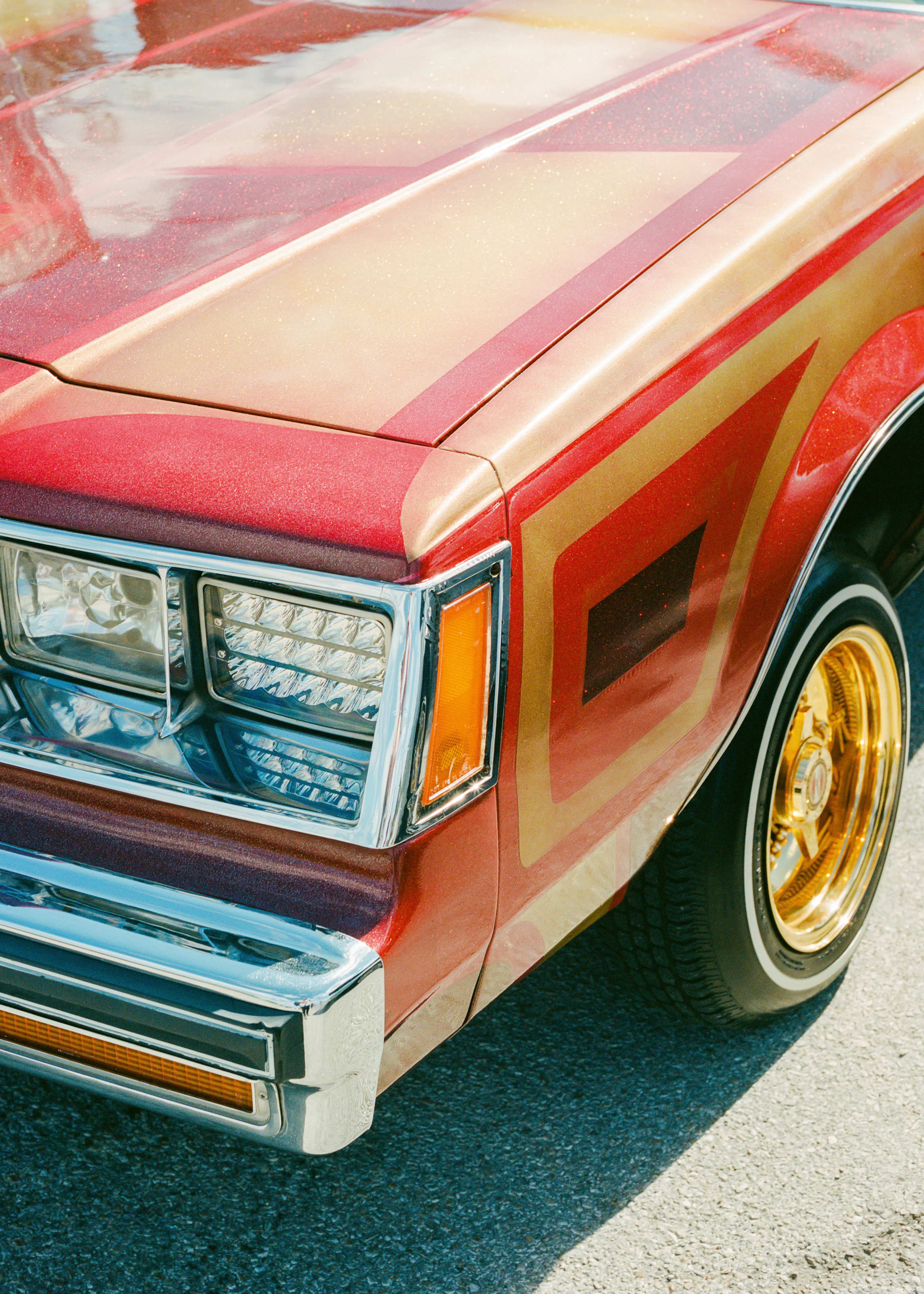 Bethany Young - Lowrider Rojo y Dorado Póster 0