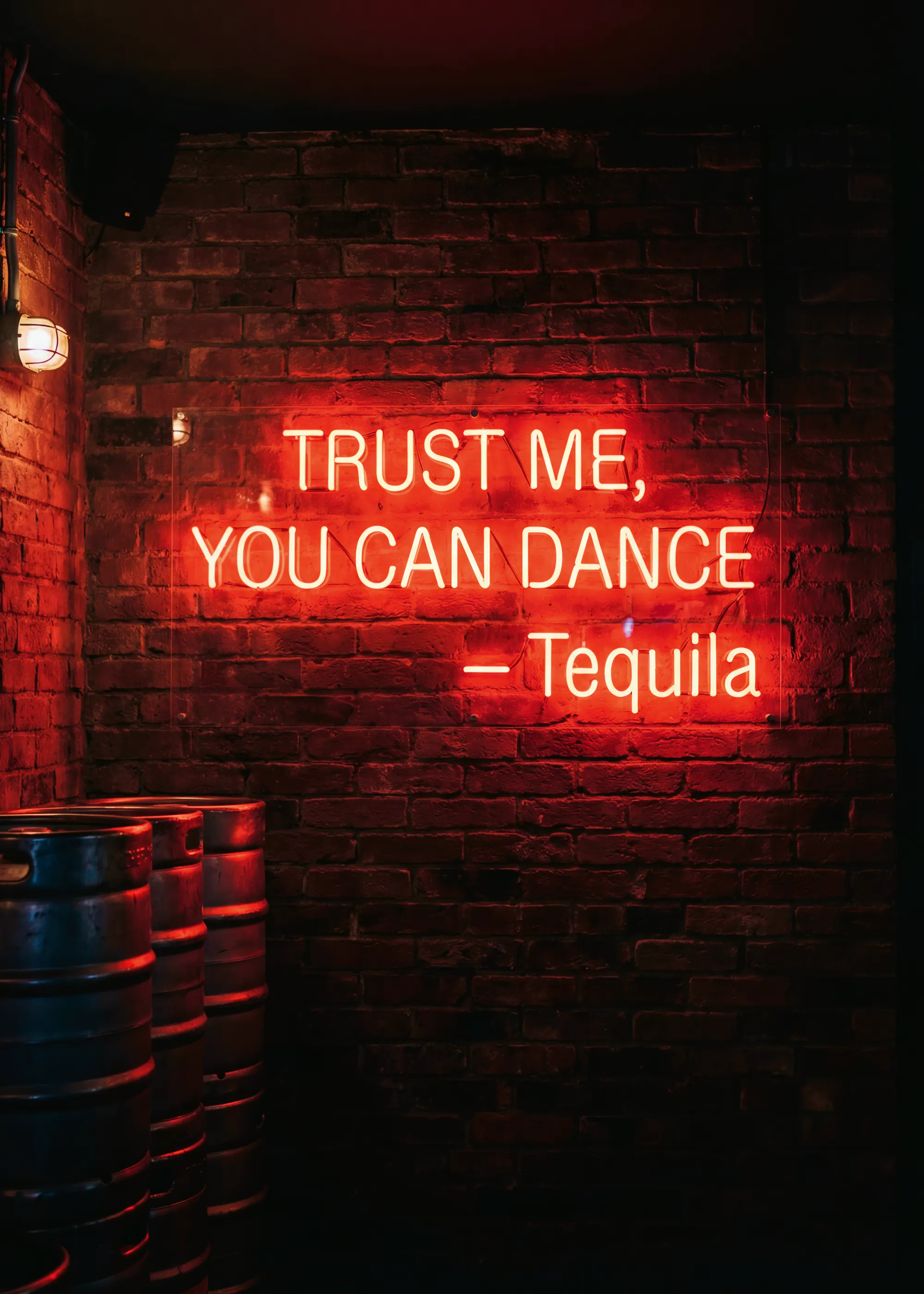 Andreas Magnusson - Frase Baile del Tequila Neón Póster 0