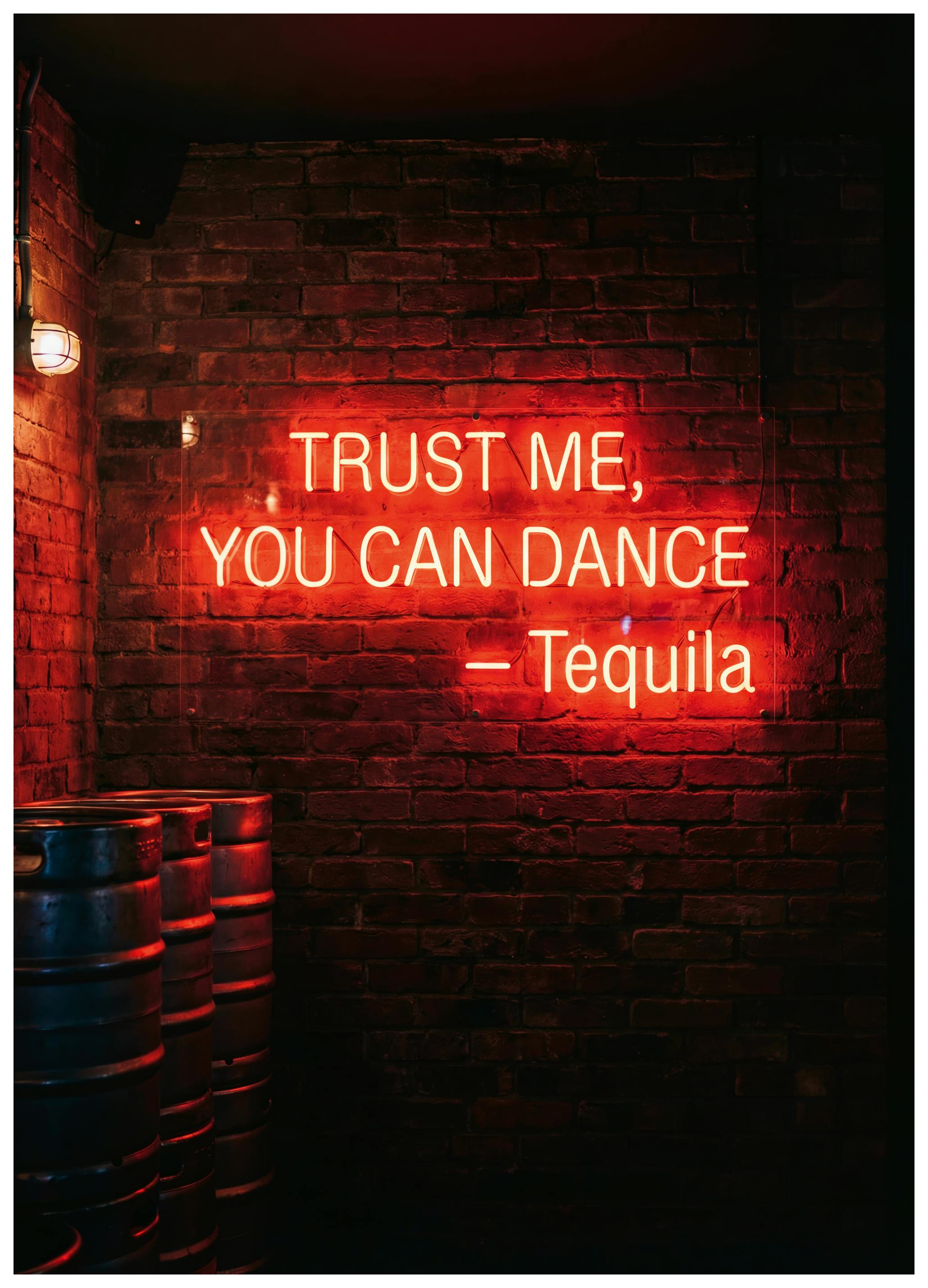 Andreas Magnusson - Neon Tequila Dans Citaat Poster (50x70 cm) - Poster Store