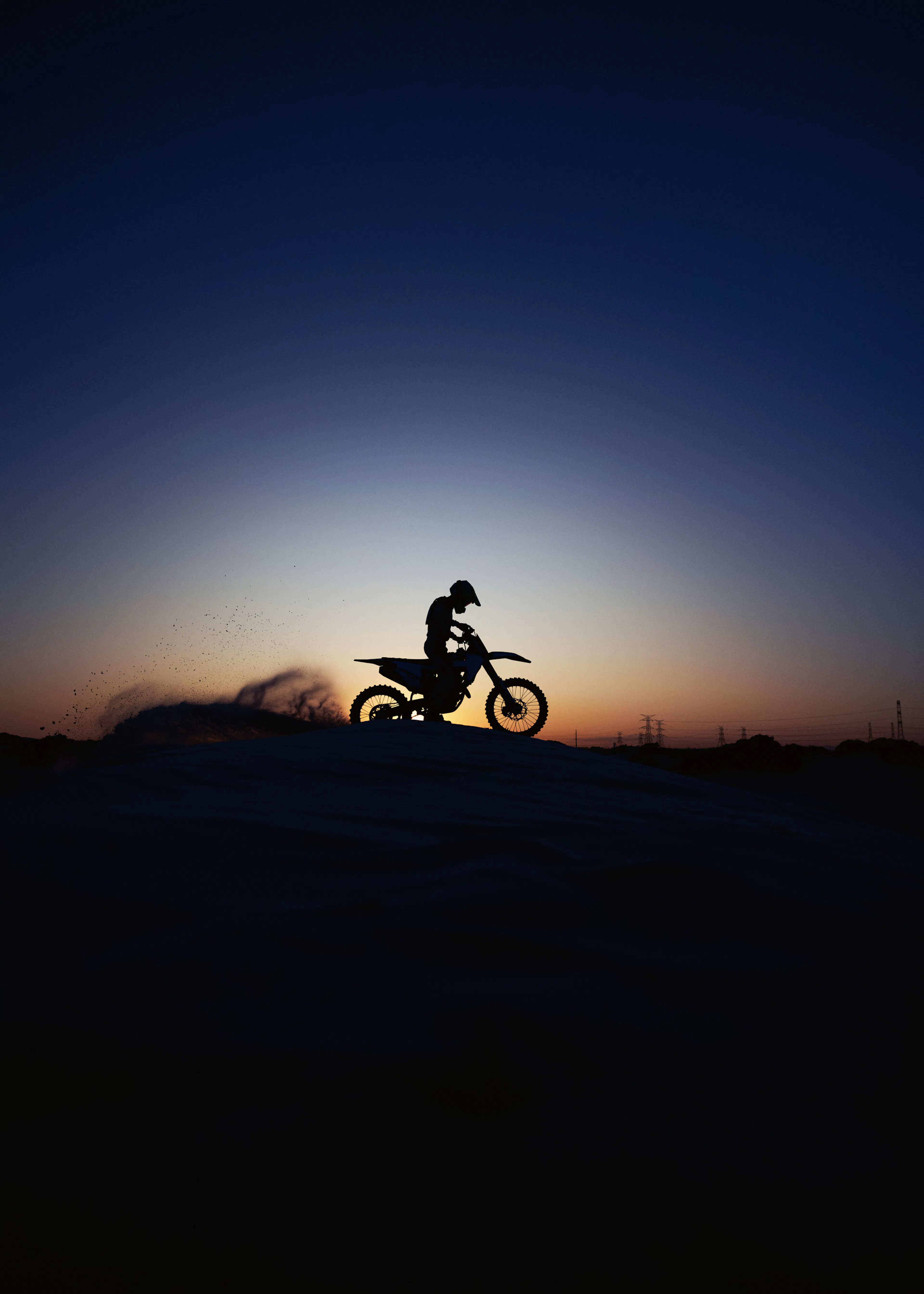 Motard au Coucher de Soleil Affiche 0