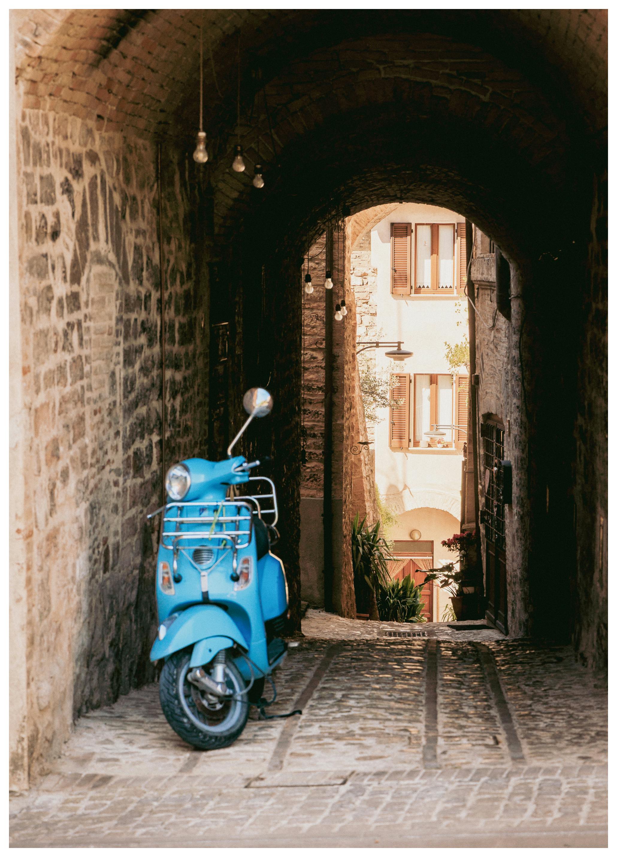 Vintage Vespa Poster (70x100 cm) - Poster Store