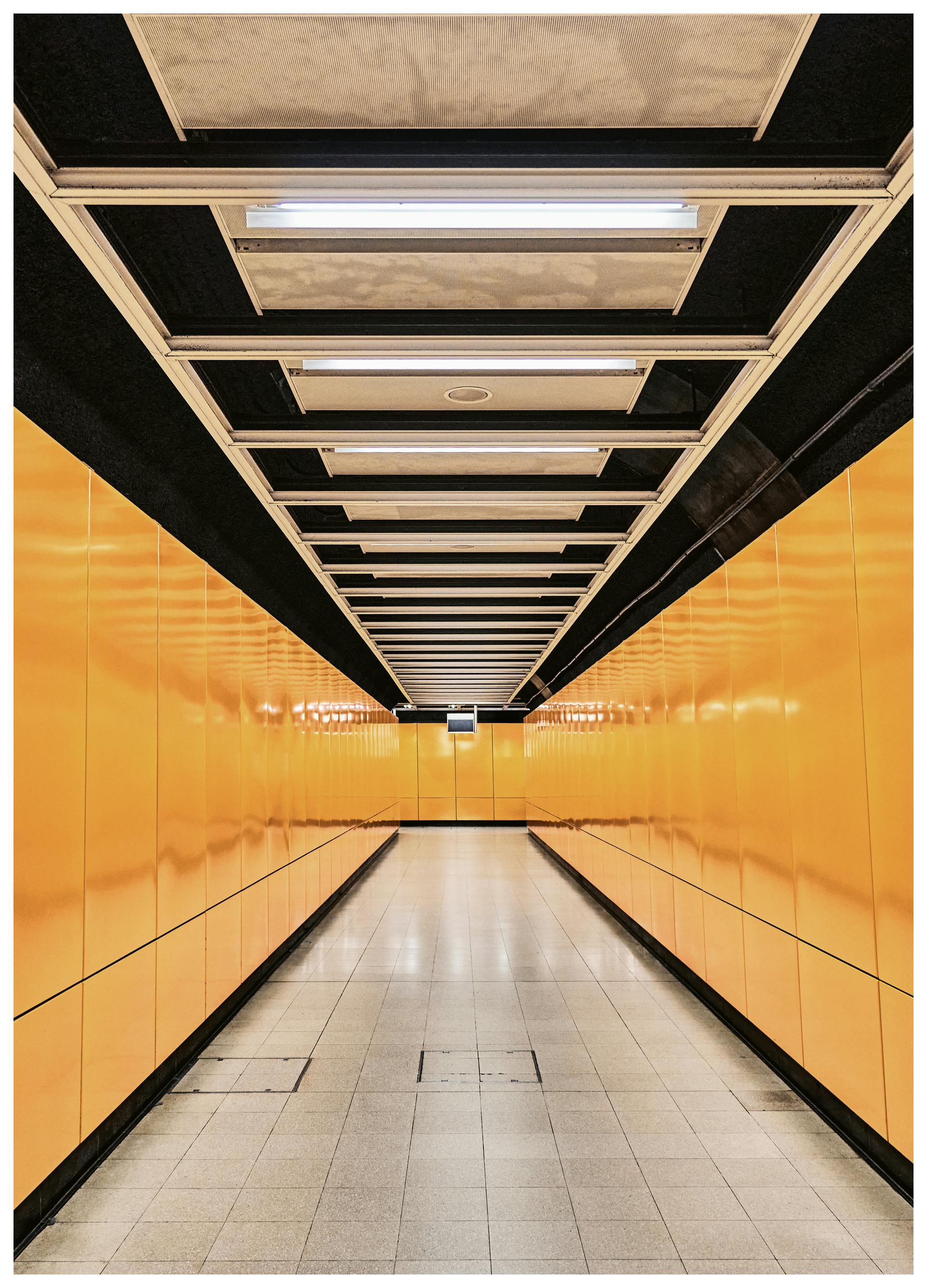 Corridoio Sotterraneo Poster (70x100 cm) - Poster Store