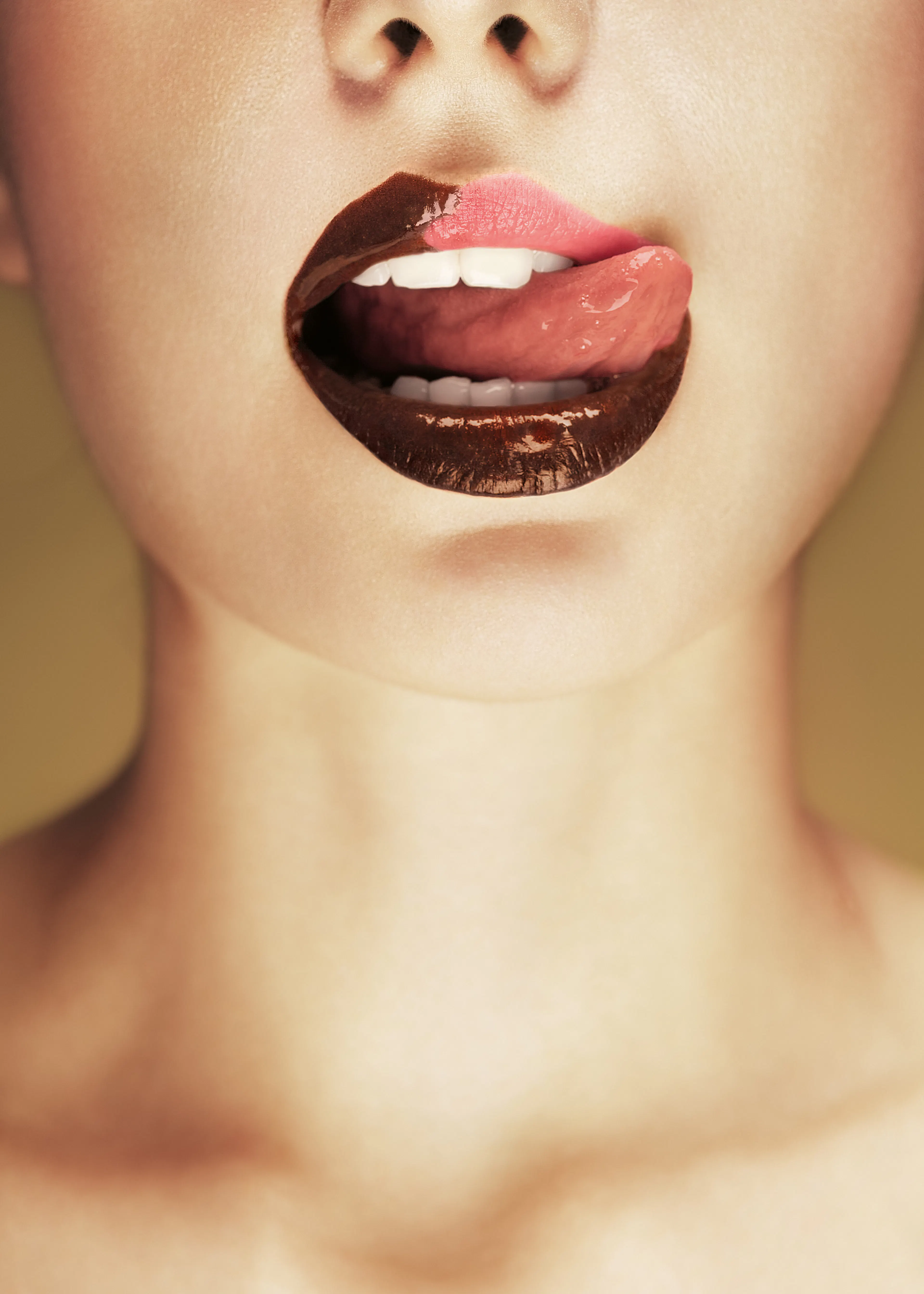 Vladimir Katiev - Schokolade leckende Lippen Poster 0
