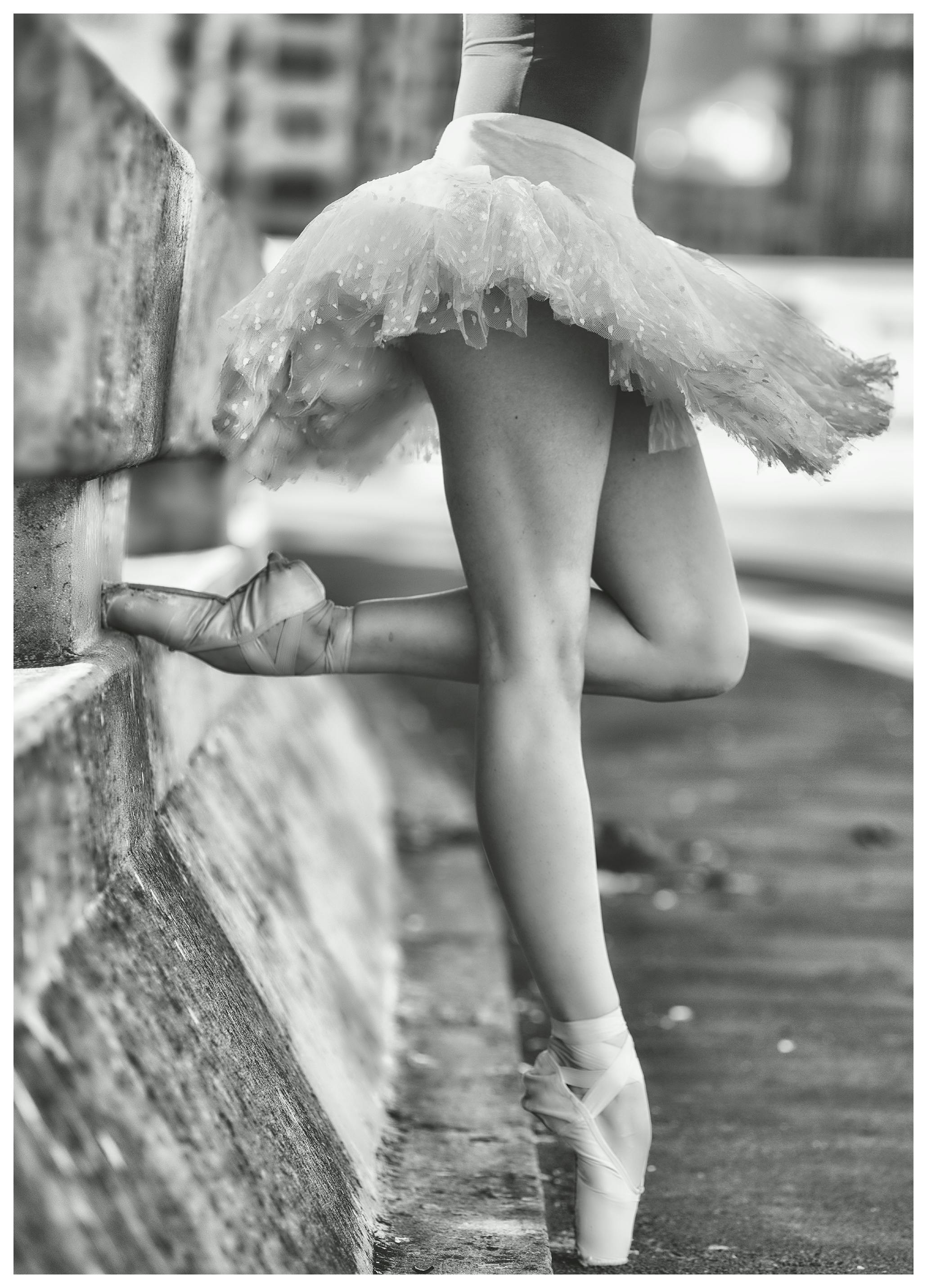 Michael Groenewald - Ballerina Pointe Elegance Poster (30x40 cm) - Poster Store