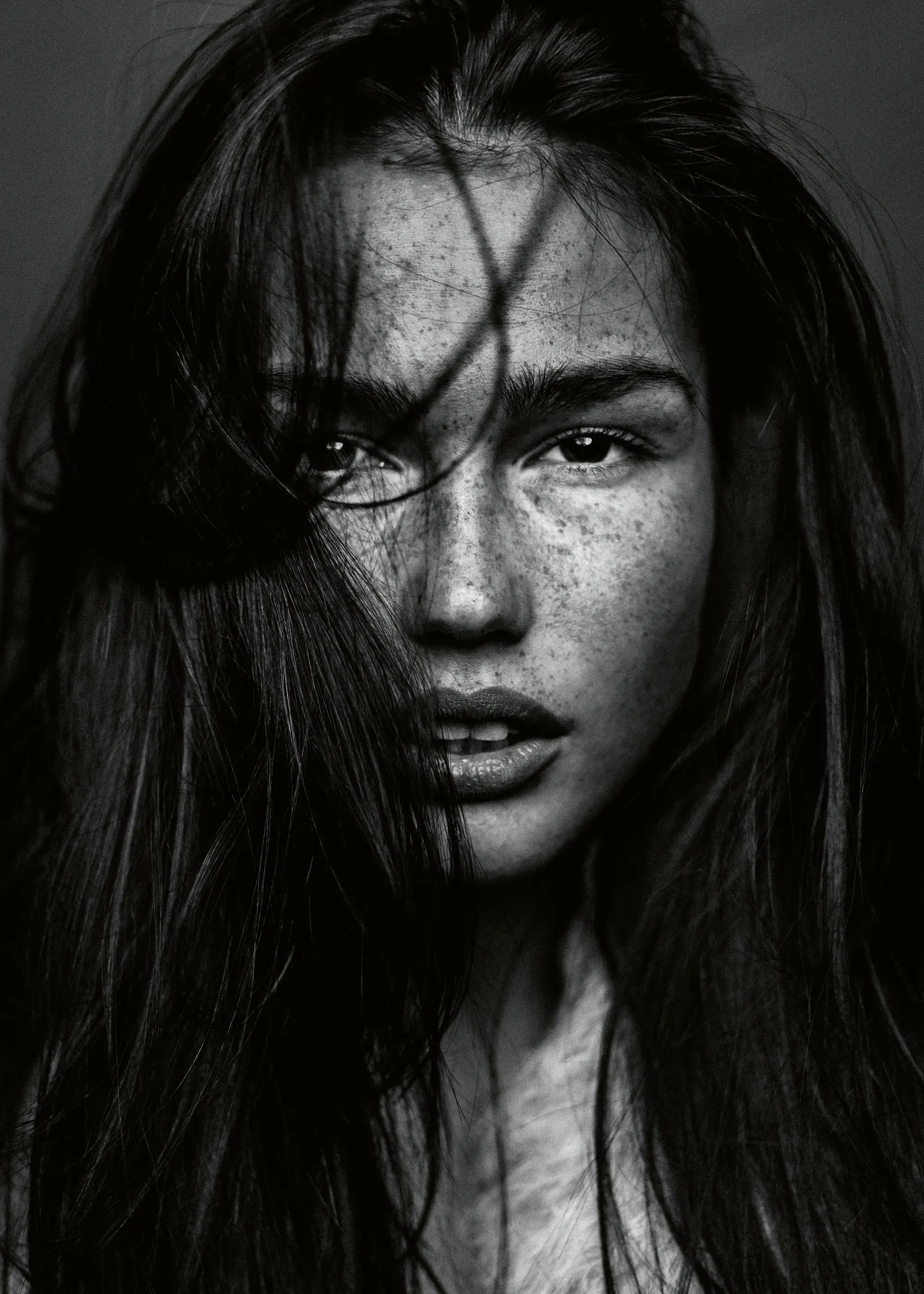 Martin Krystynek MQEP - Mirada Cautivadora con Pecas Póster 0