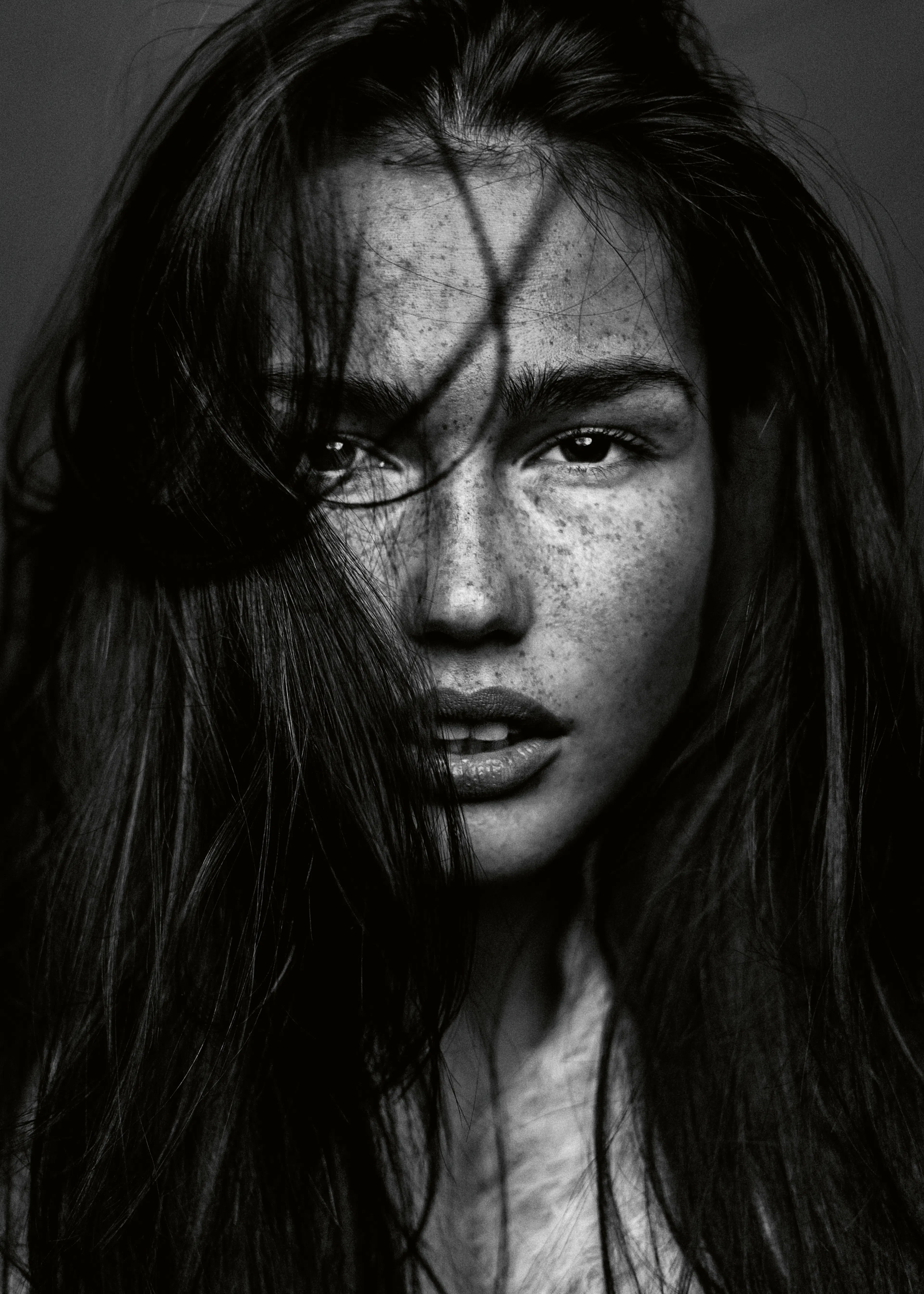 Martin Krystynek MQEP - Mirada Cautivadora con Pecas Póster 0