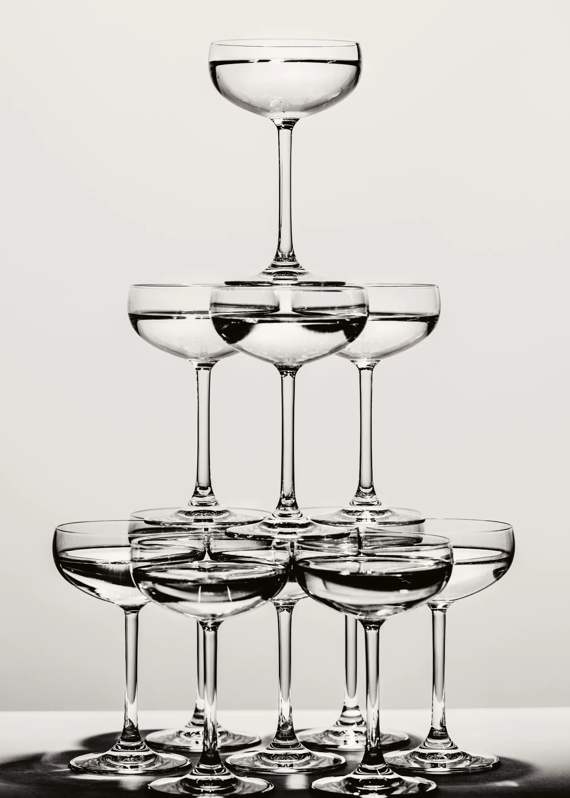 Pictufy Studio III - Elegante Pirámide de Cristal Póster 0