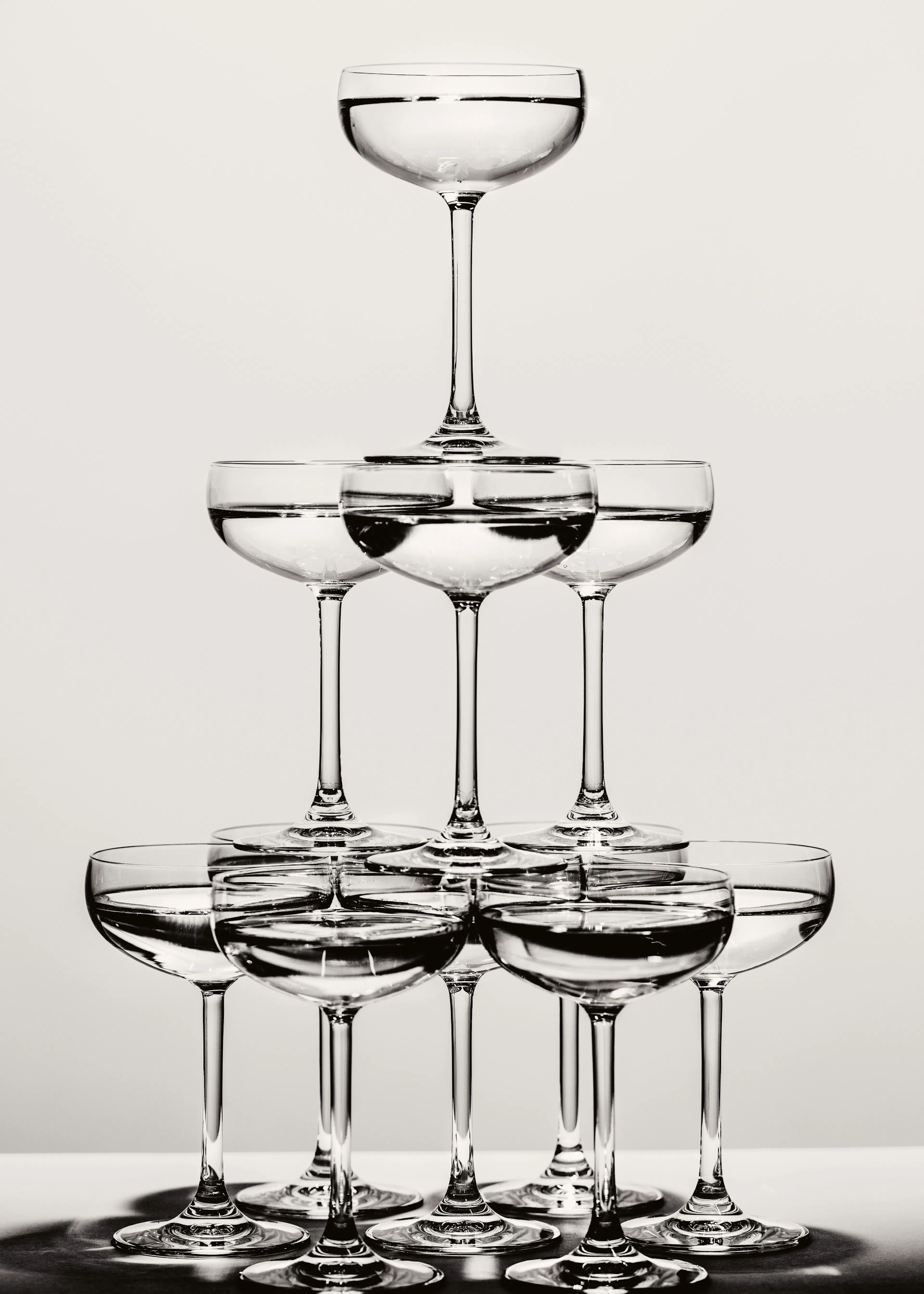 Pictufy Studio III - Elegante Pirámide de Cristal Póster 0