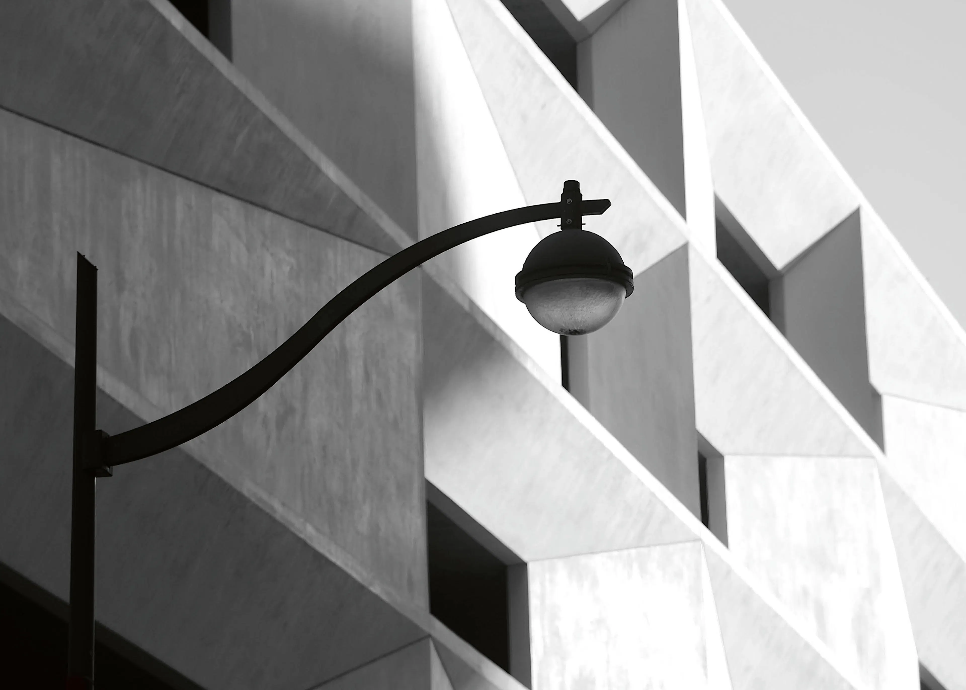 Robin Wechsler - Lampada con Facciata Geometrica Poster 0