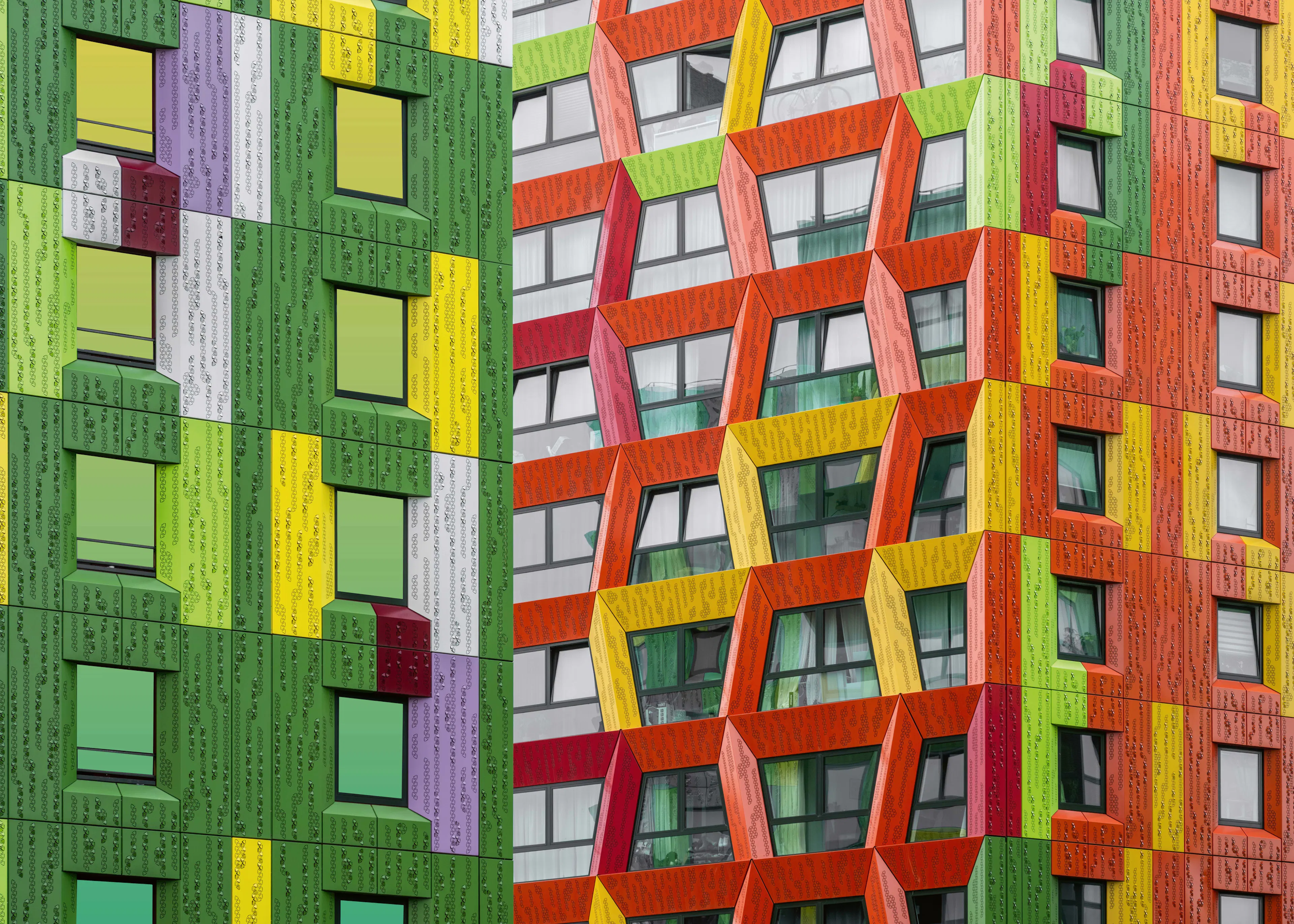 Roland M Schwerdtfeger - Barevné geometrické fasády Plakát 0