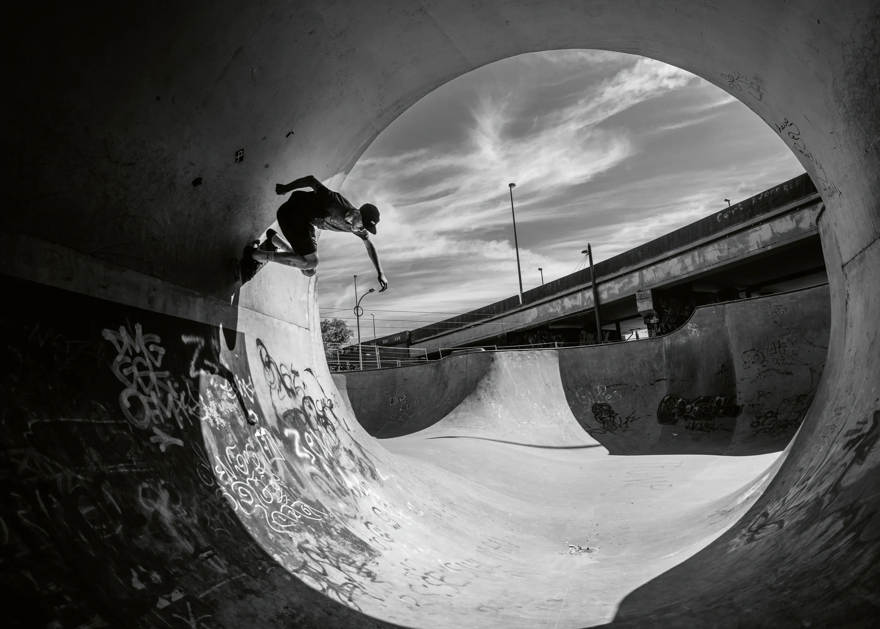 Schwarzes Urban Skateboarding Poster 0