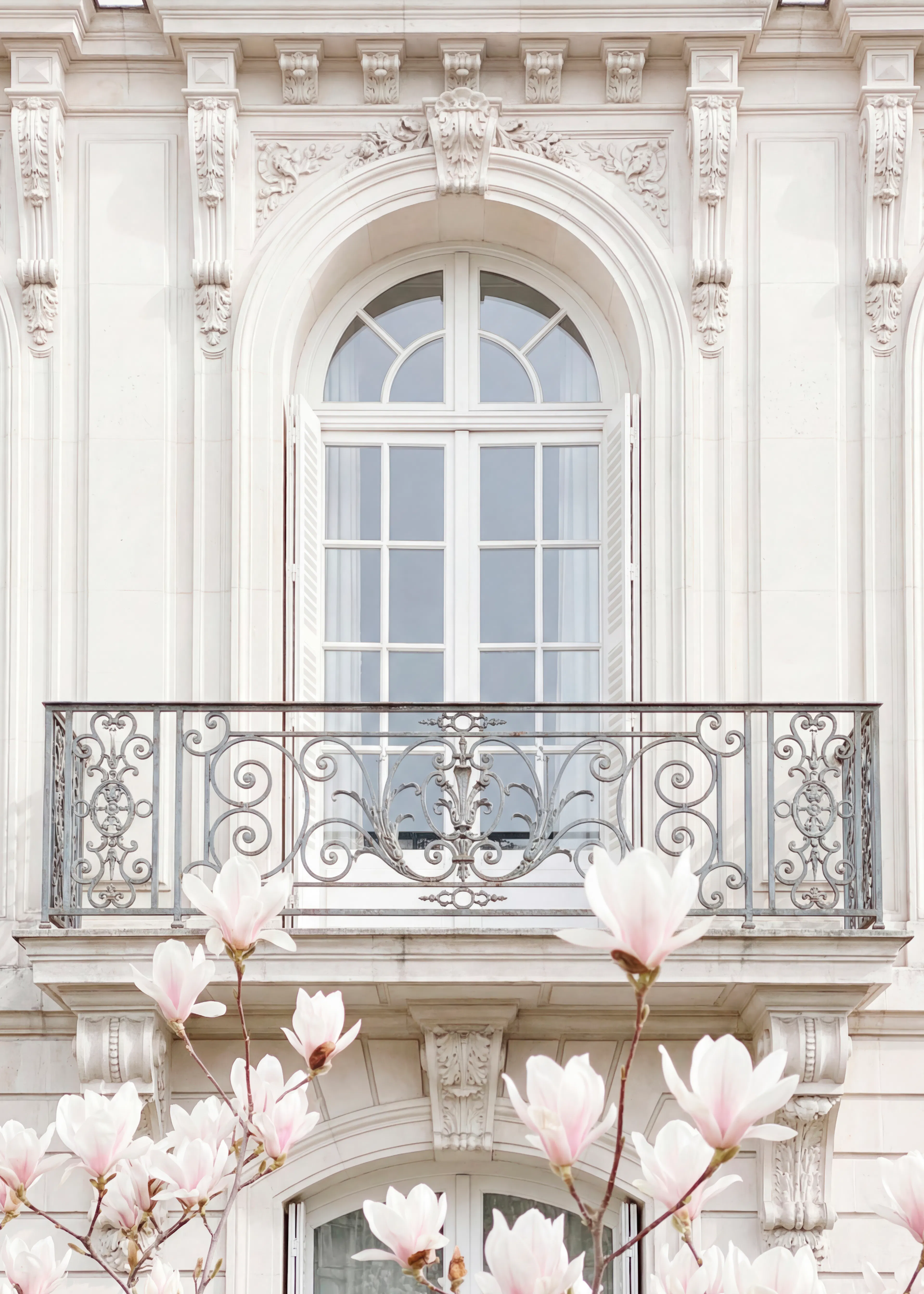 Elegante Fachada de Primavera Póster 0