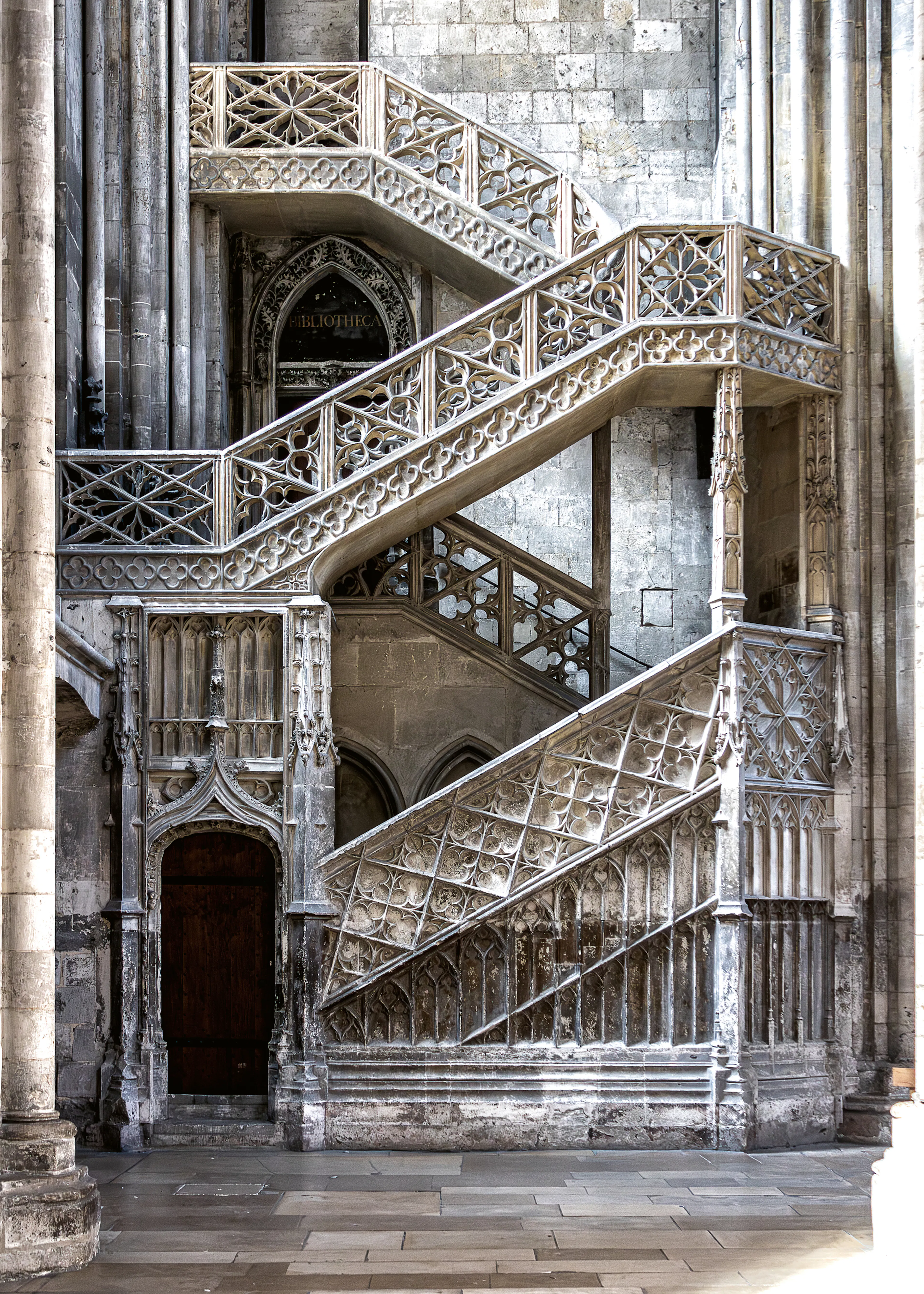 Élégance Architecturale Poster 0