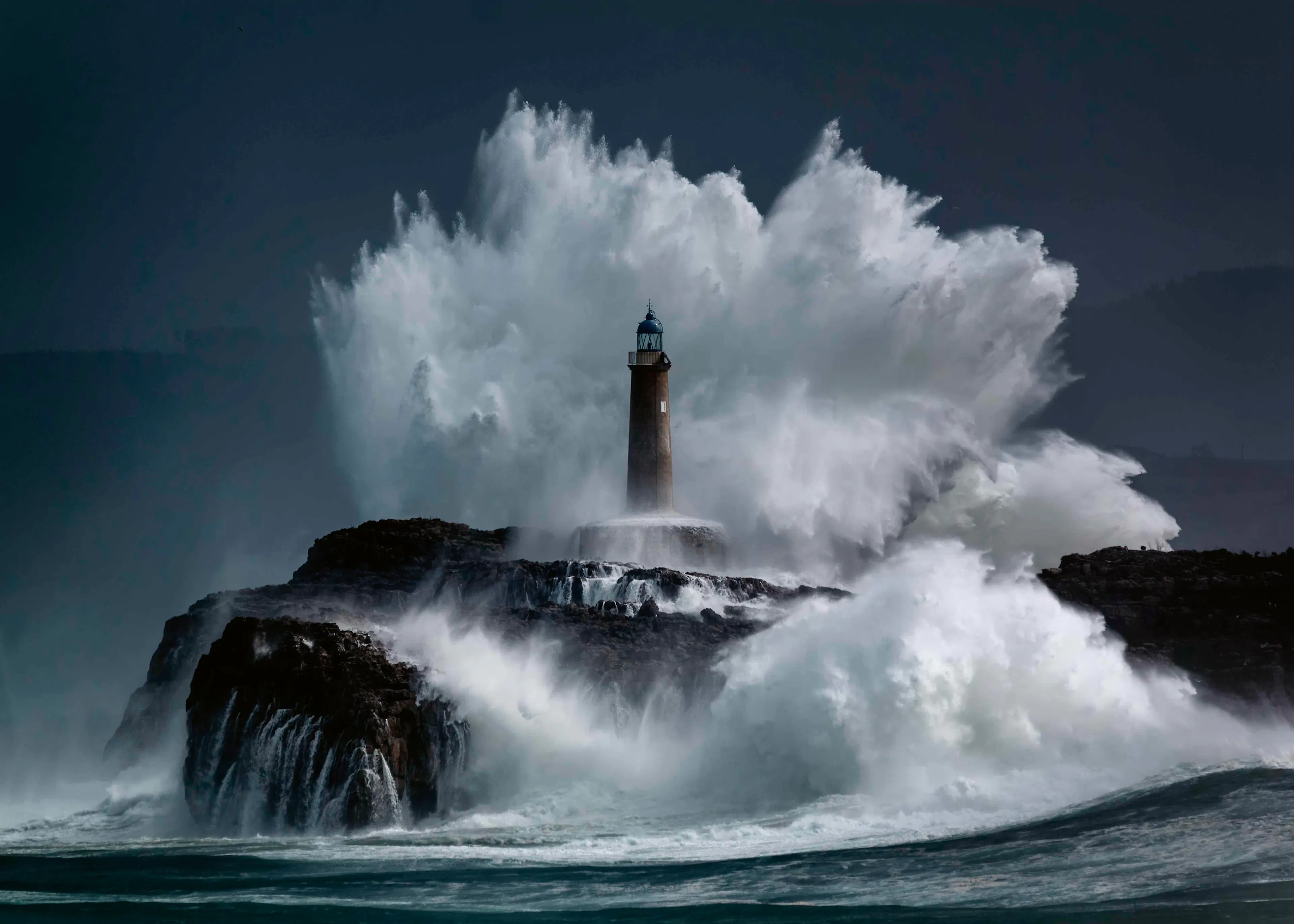 Phare dans la Tempête Poster 0