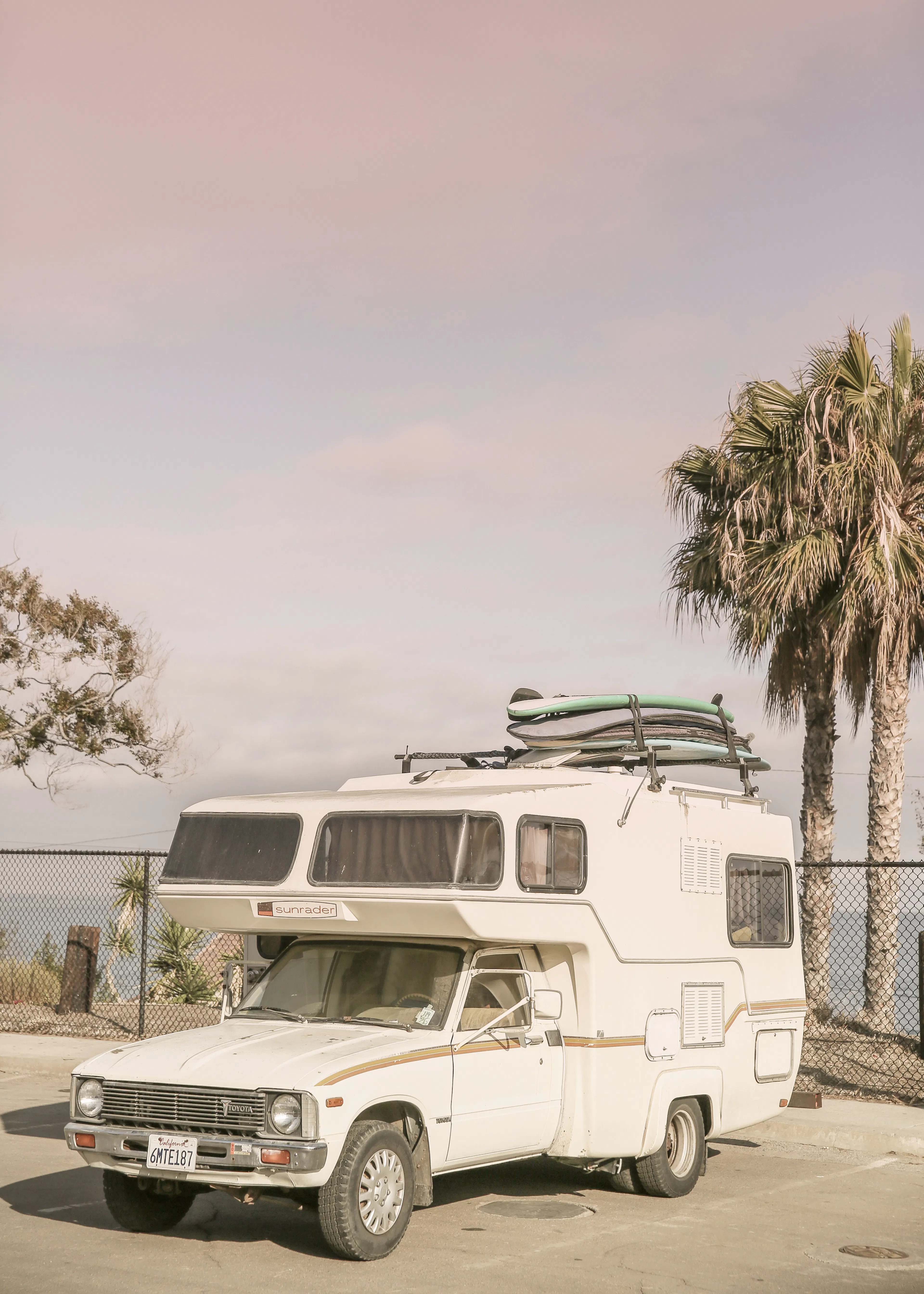 Witte Vintage Camper Poster 0