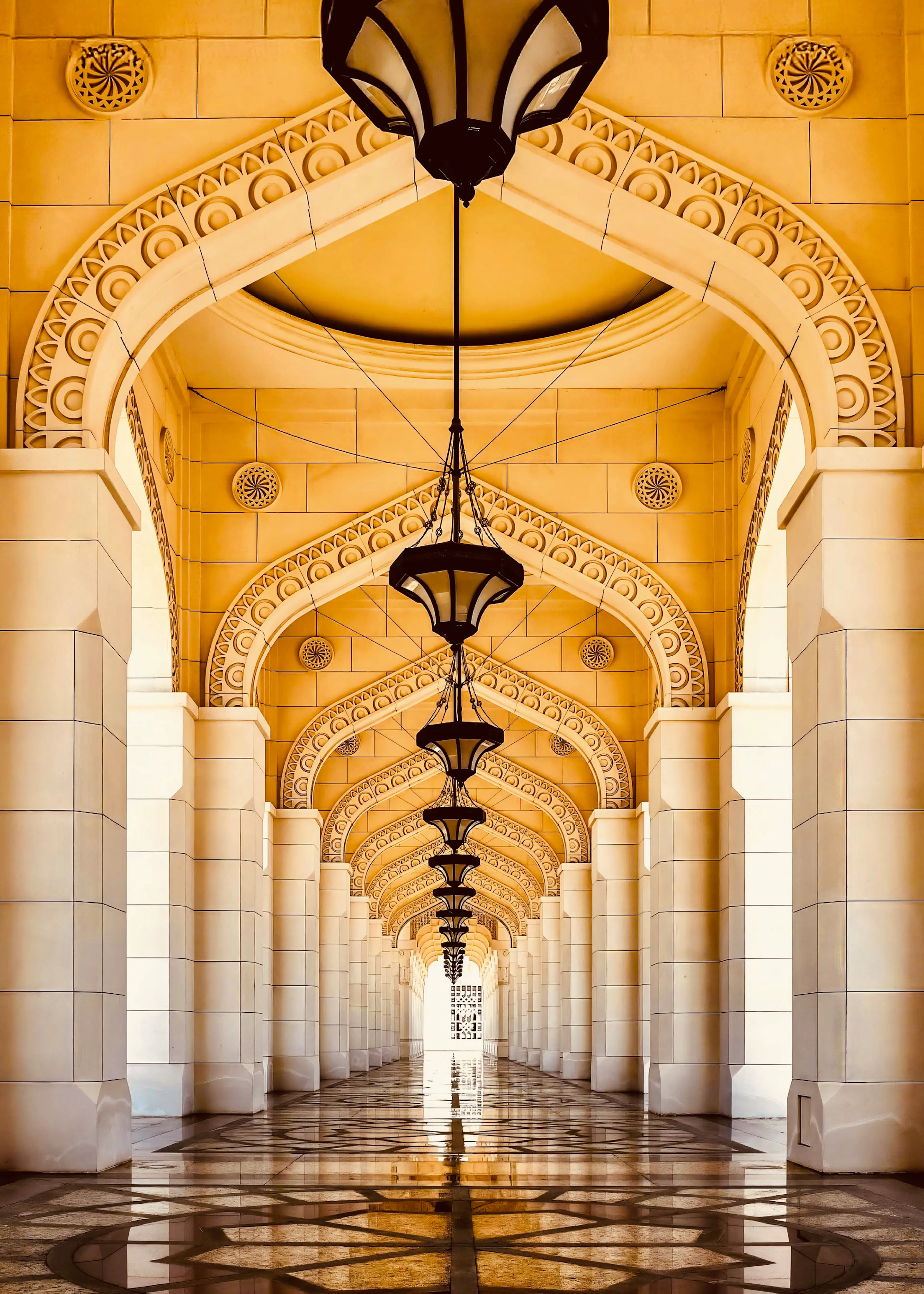 Arches Élégantes Poster 0