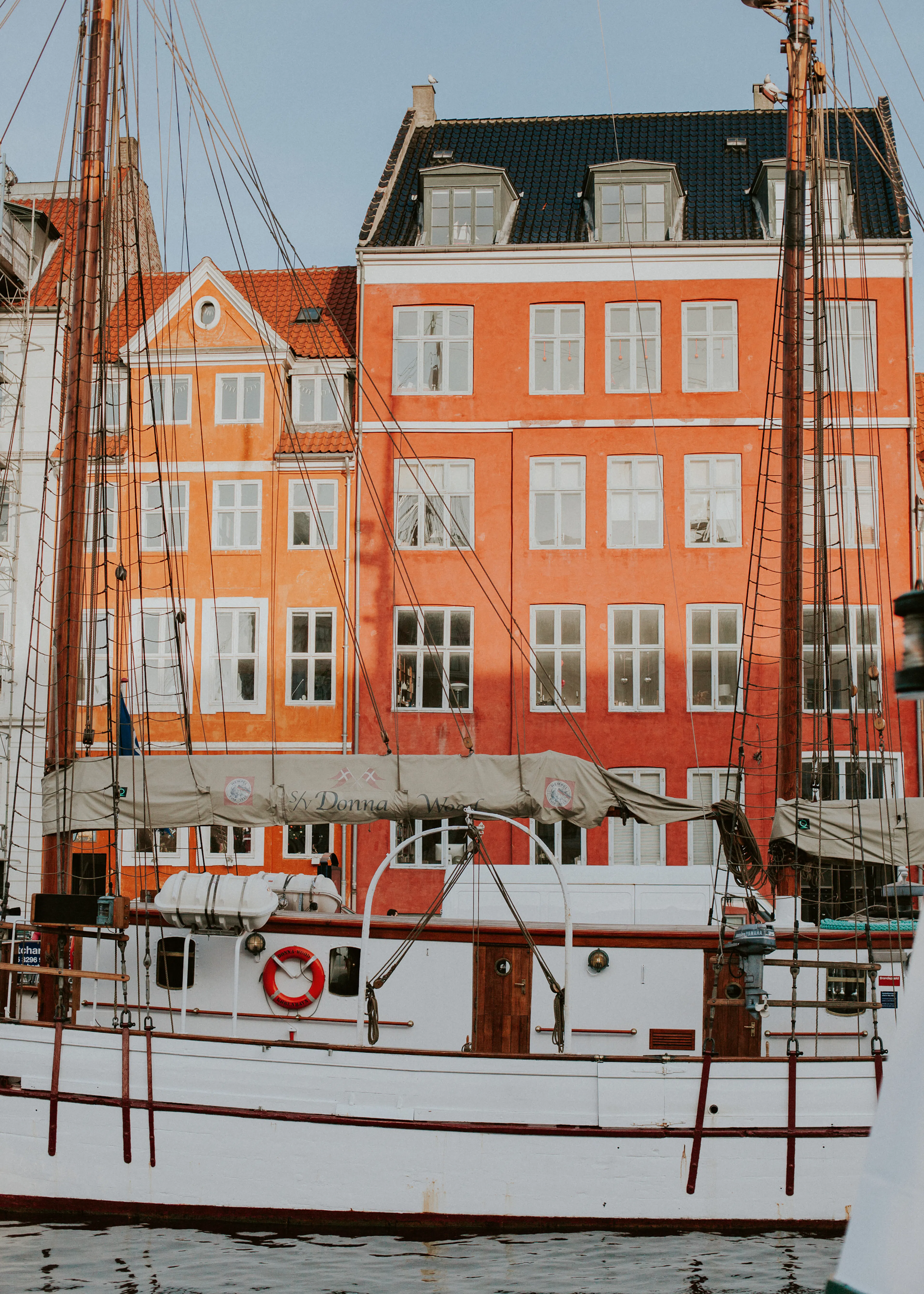 Charme du Port Poster 0