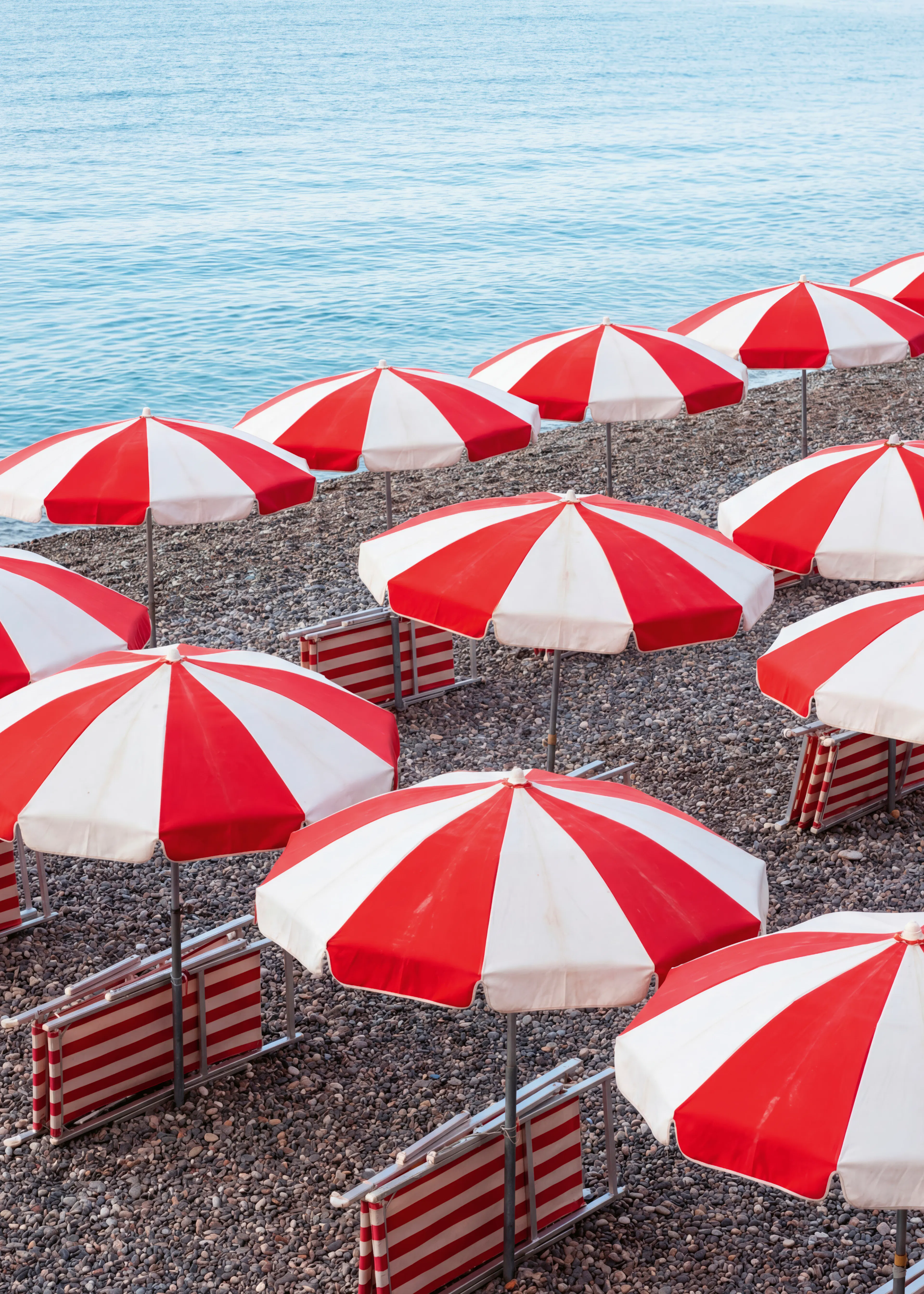 Plage Rouge Vibes Poster 0