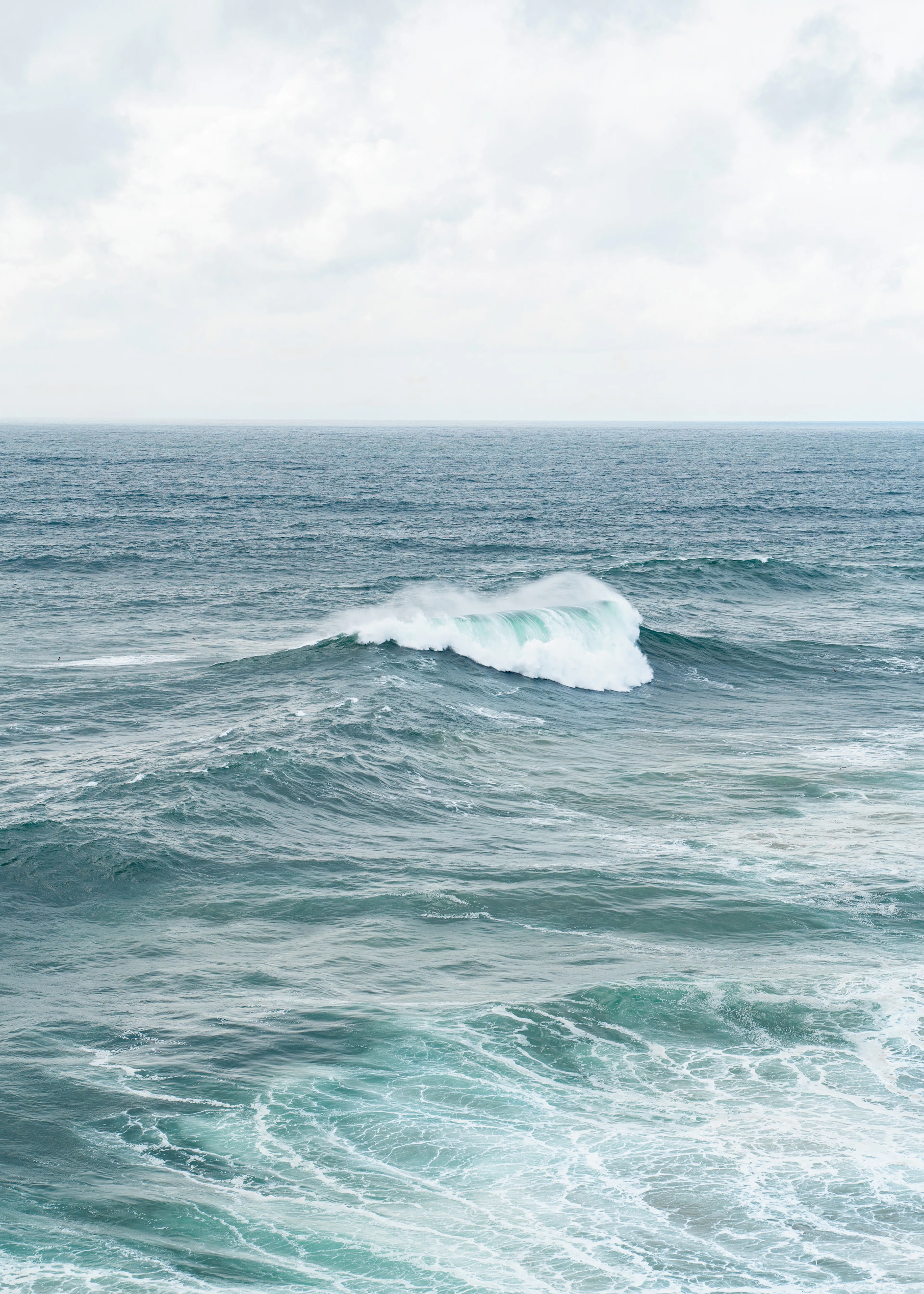 Onde Calme e Serene dell'Oceano Blu Poster 0