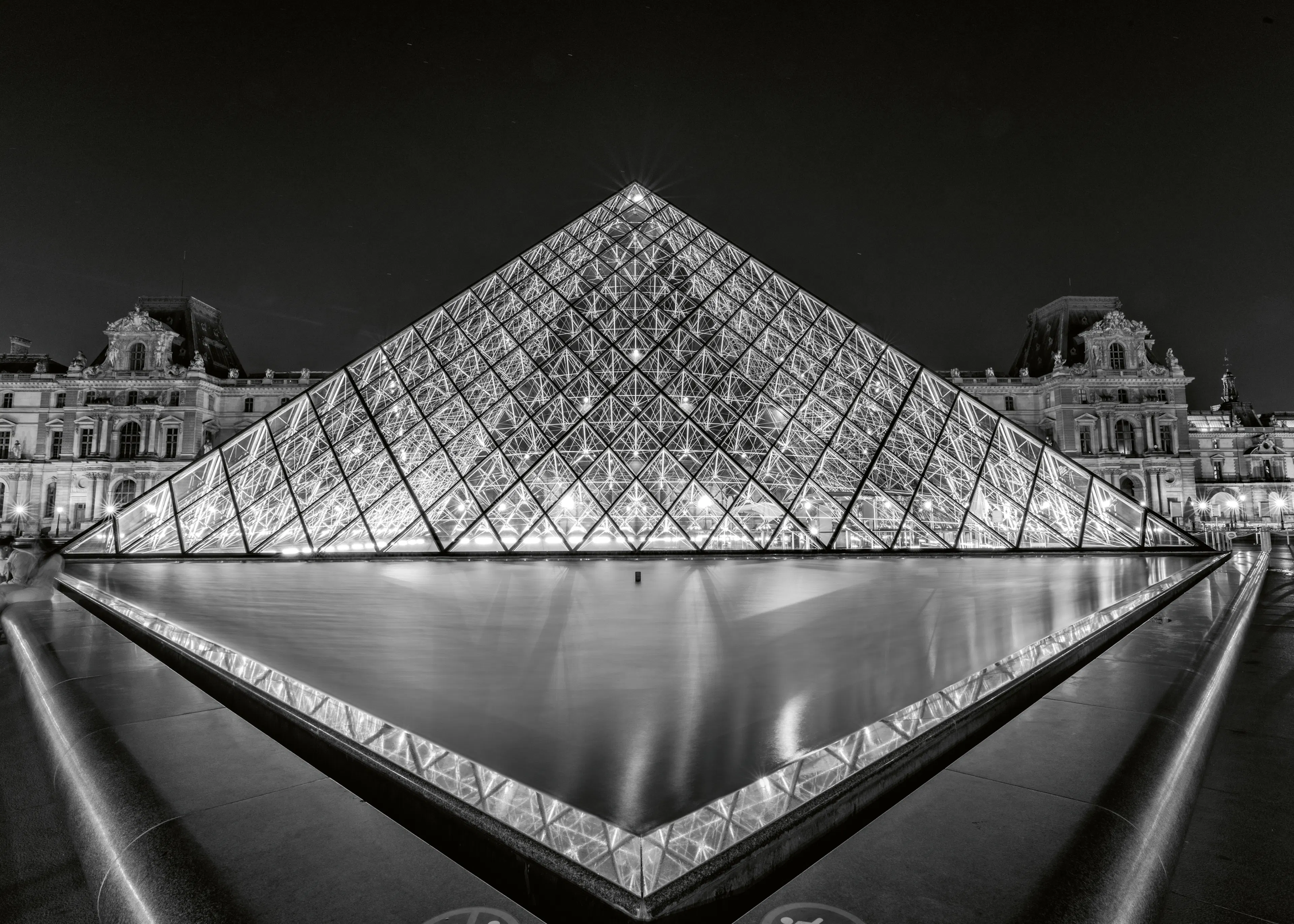 Reflets du Louvre Poster 0