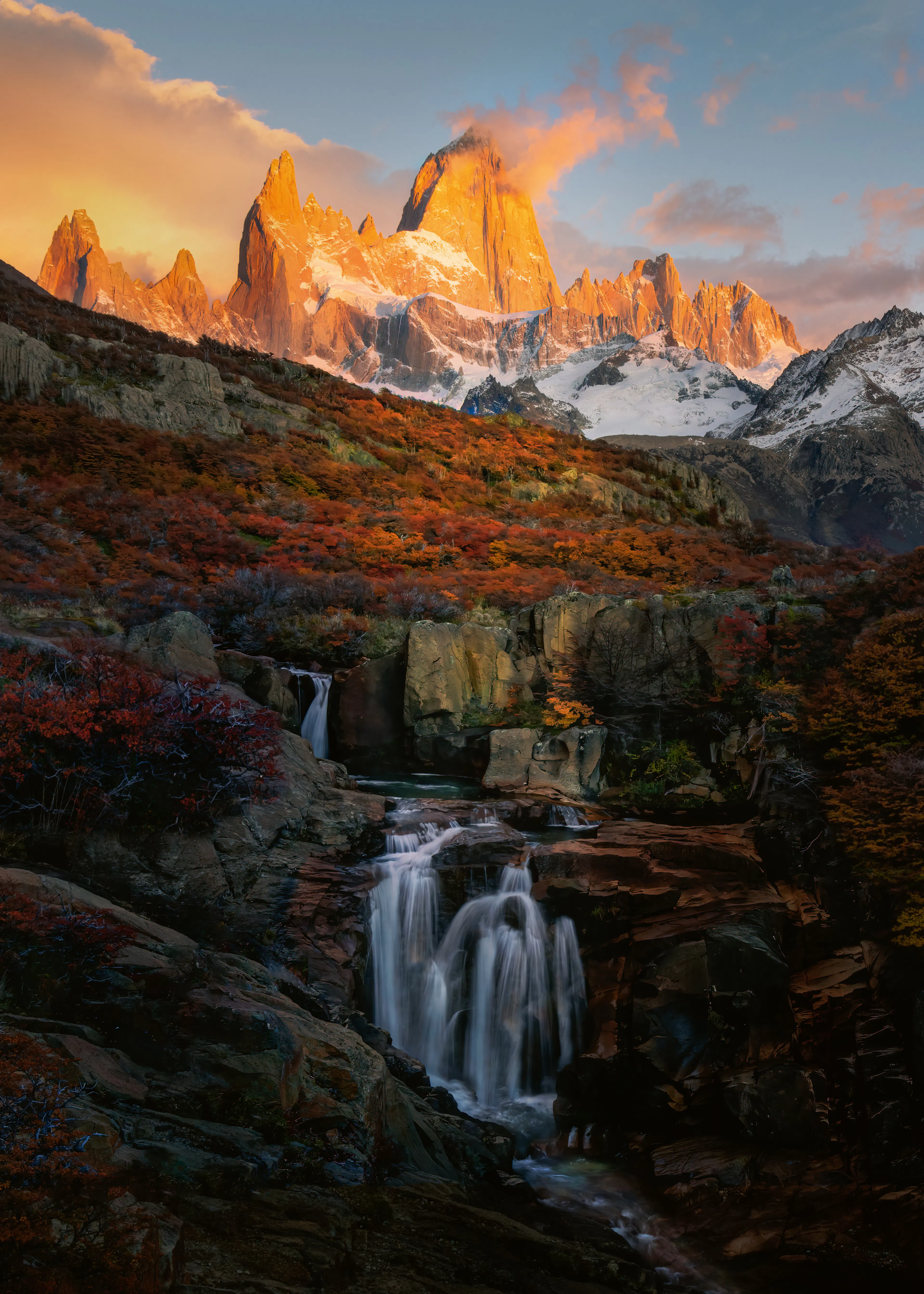 Majestueuses Cascades de Montagne Poster 0