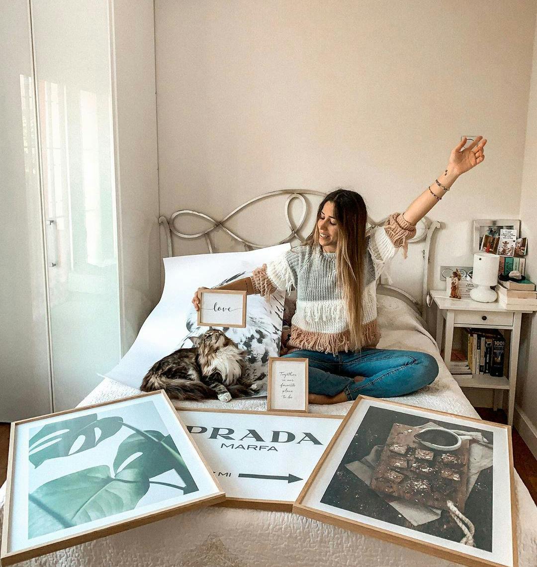 Gallery wall with popular posters in oaken frames