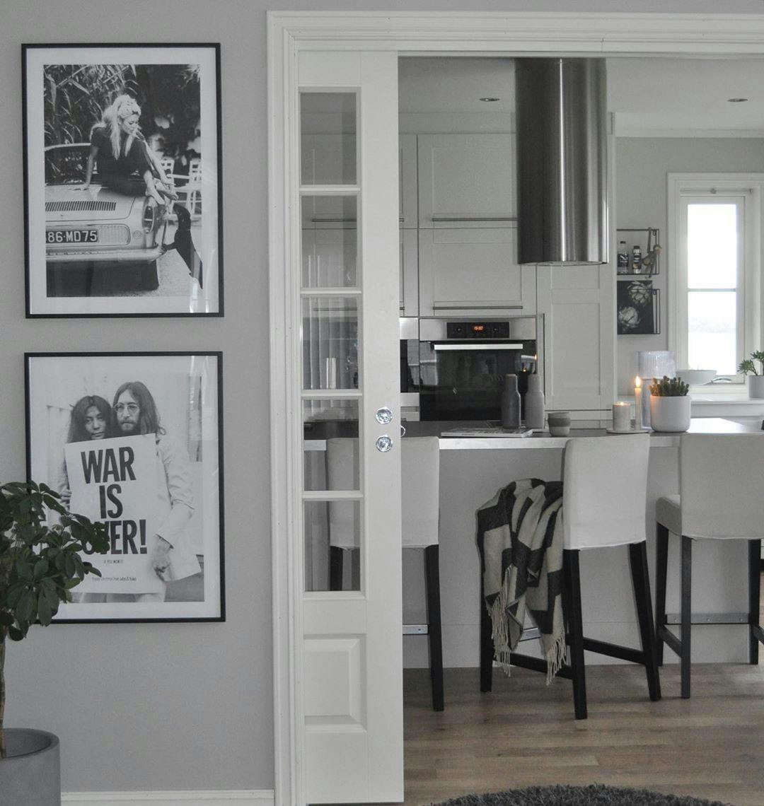 لوحات جدار بالأبيض والأسود مع جون لينون وبريجيت باردو