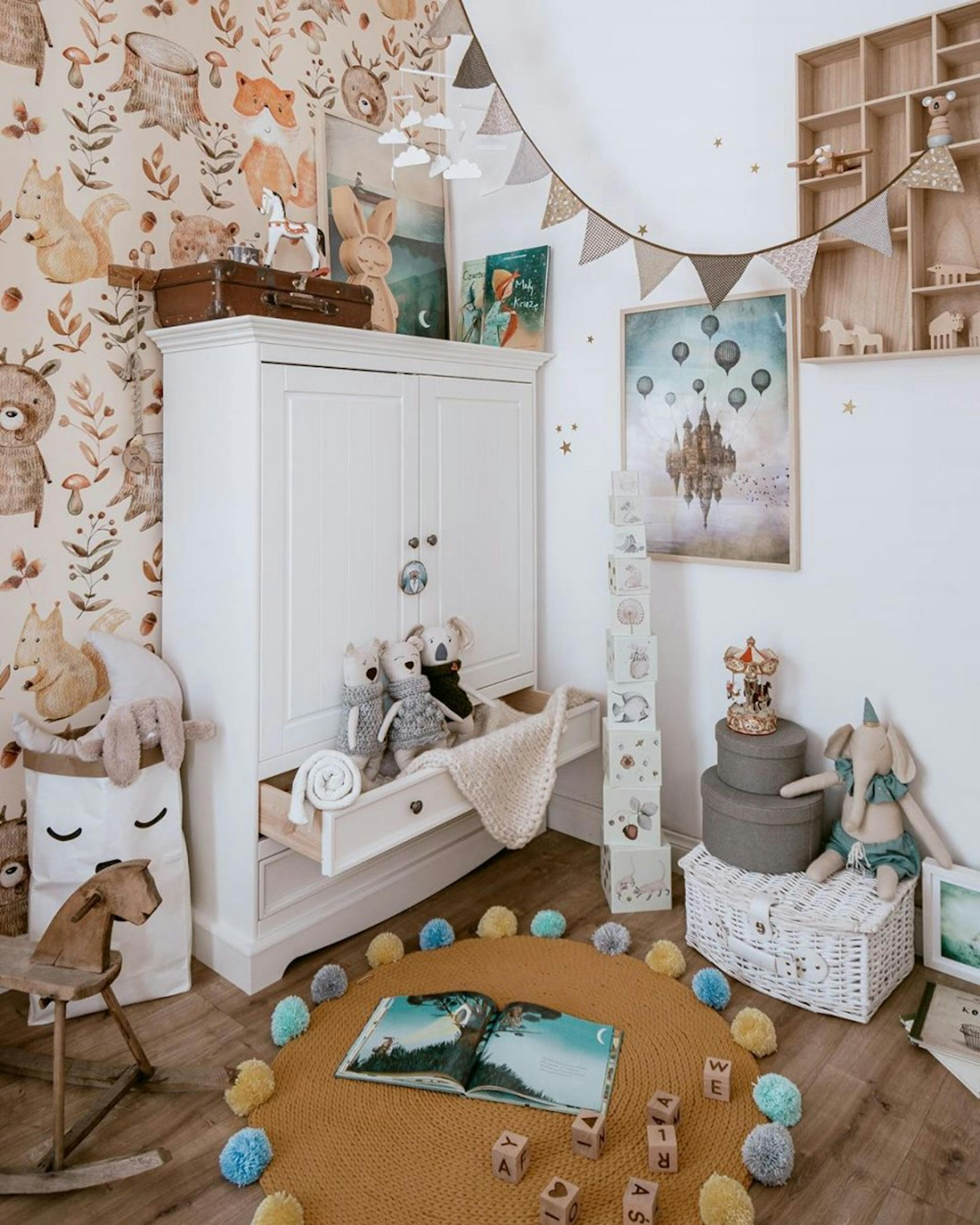 Kinderzimmer Interieur bunte Kinderposter