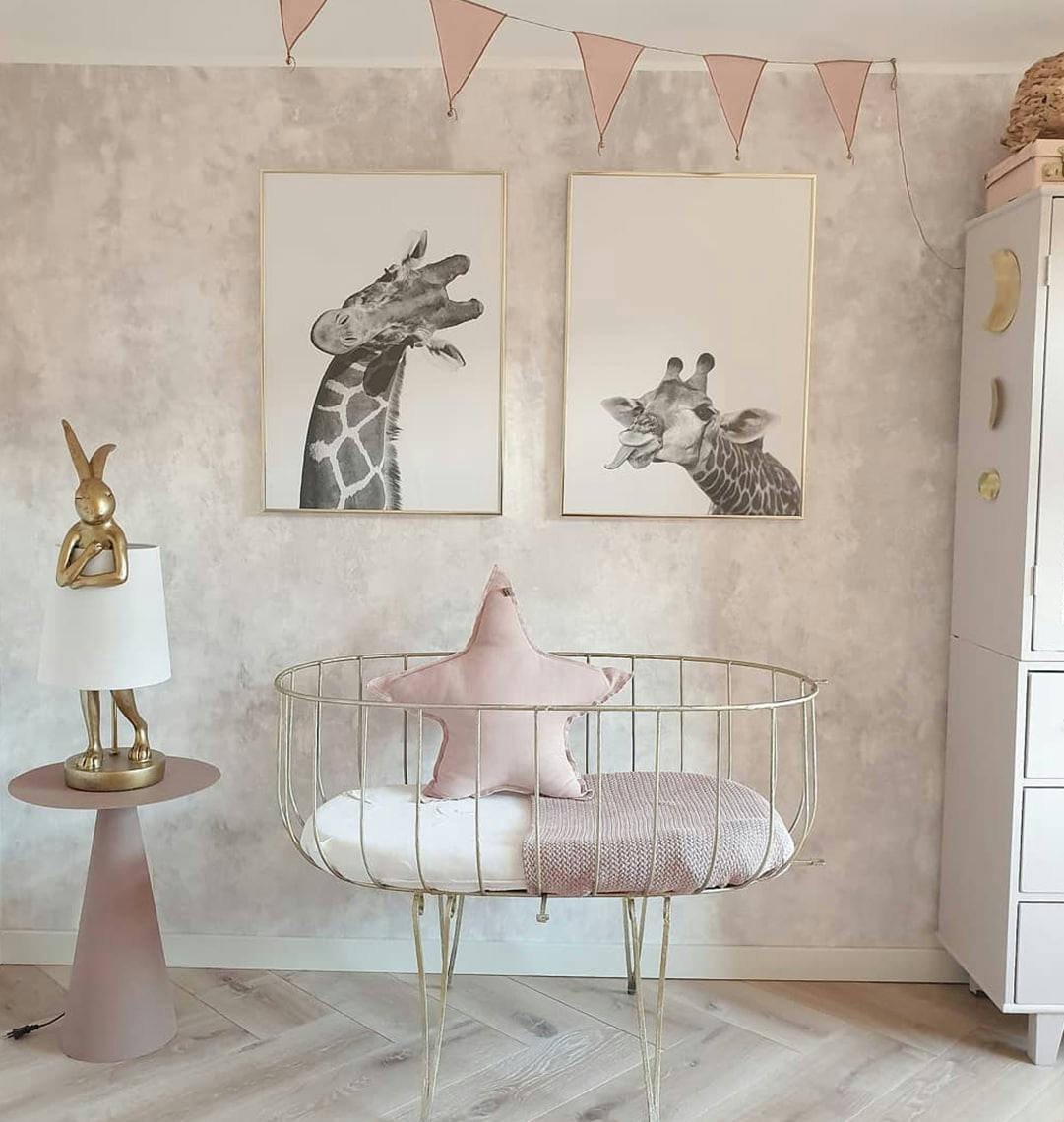 Niedliche Fotowand schwarzweiße Giraffen Poster goldene Rahmen Kinderzimmer