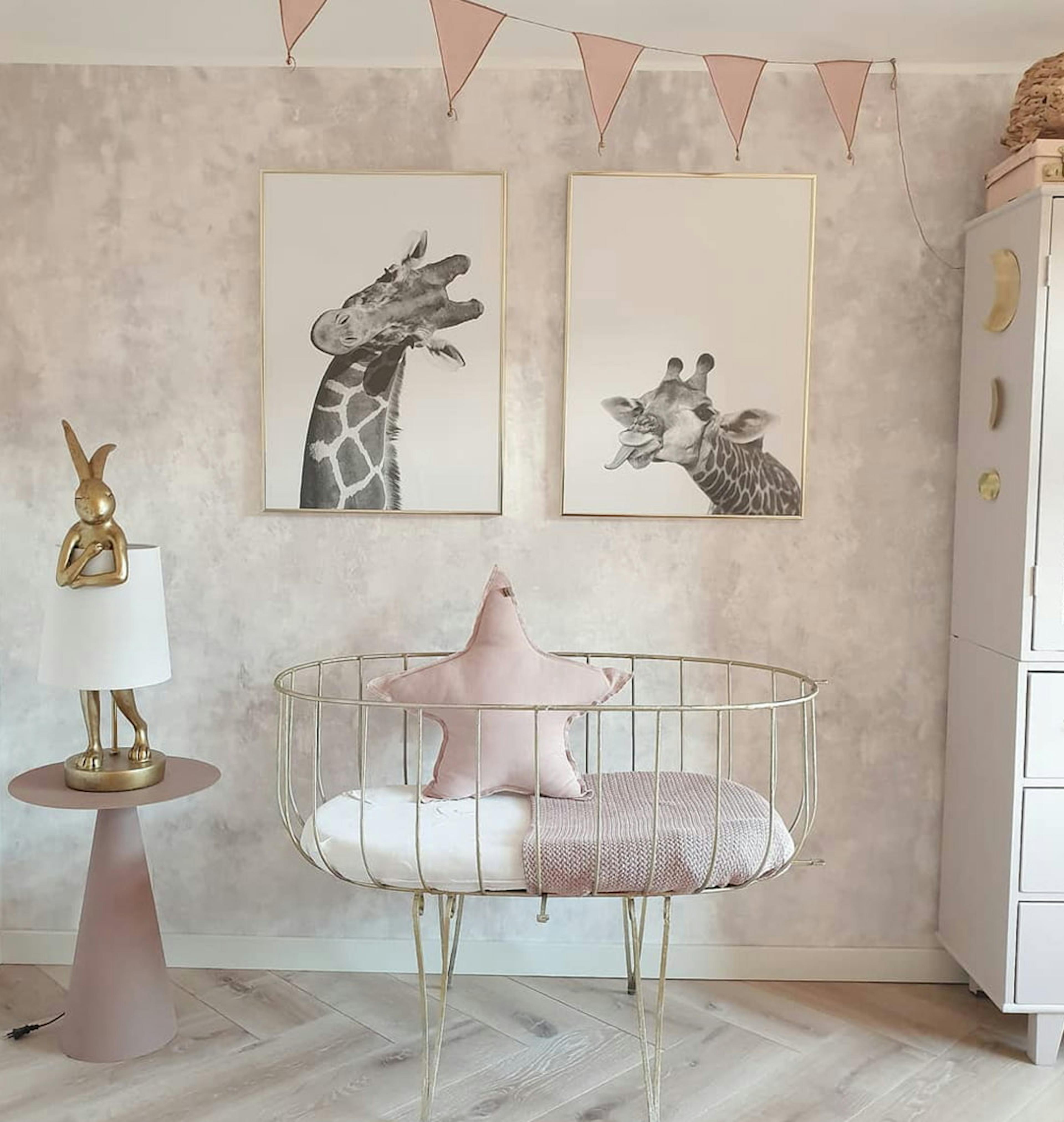 Niedliche Fotowand schwarzweiße Giraffen Poster goldene Rahmen Kinderzimmer