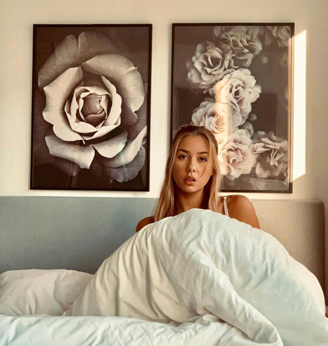 Bestseller Blossom Fleurs Poster con cornici in legno nero