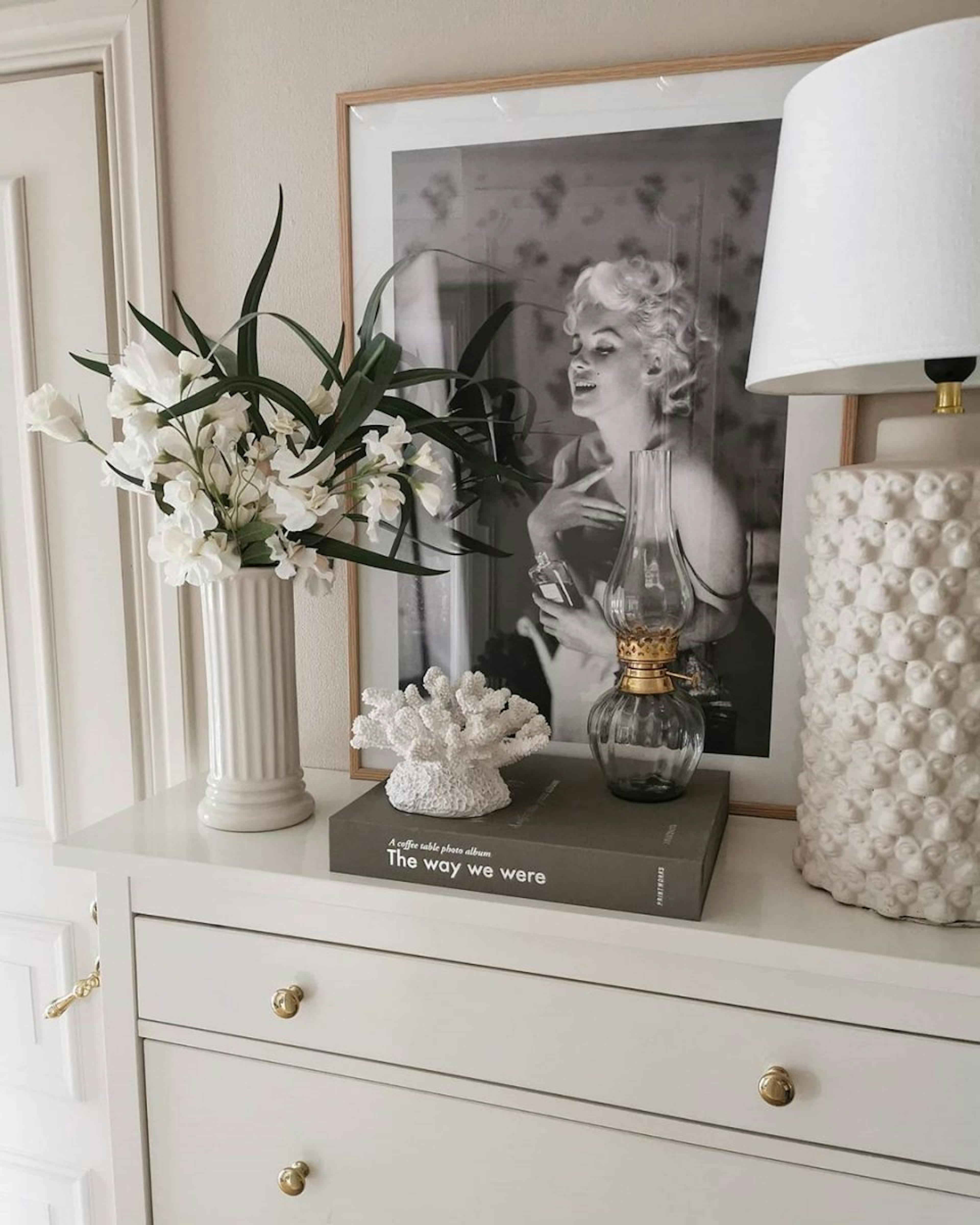 Iconic and elegant marilyn print oak frames